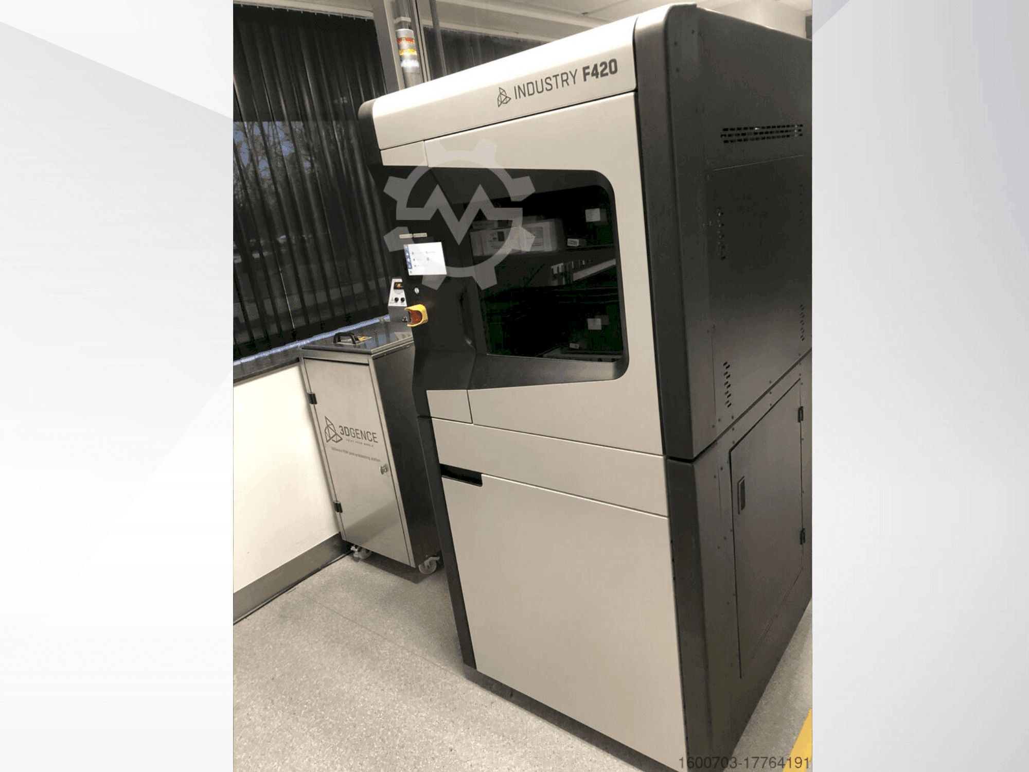 Front view of 3DGENCE Industry F420 machine