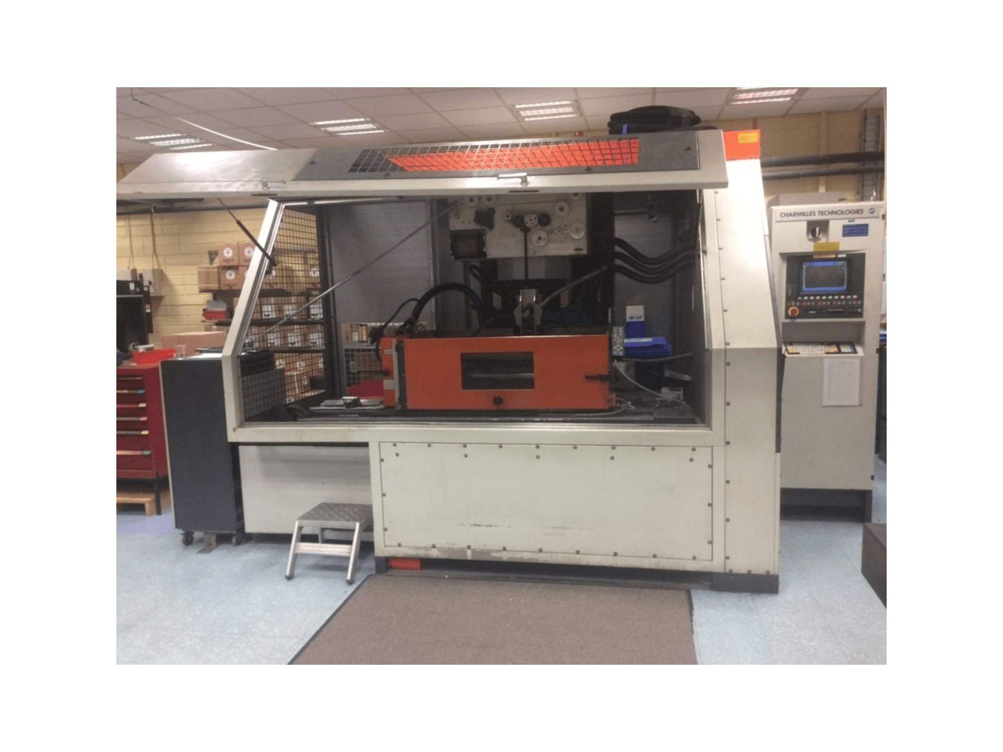 Front view of CHARMILLES Robofil 4020 SI machine