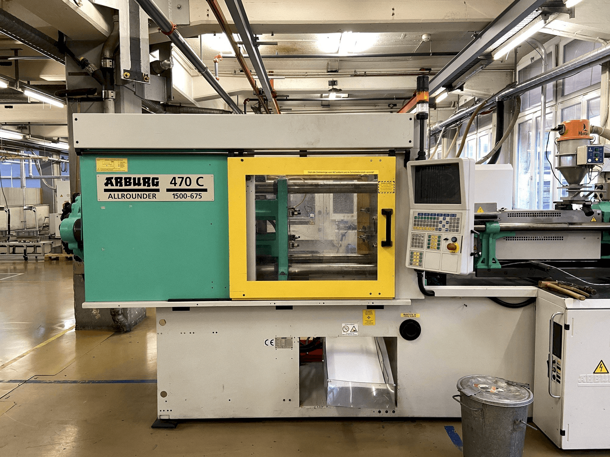 Front view of Arburg 470C 1500-675 machine