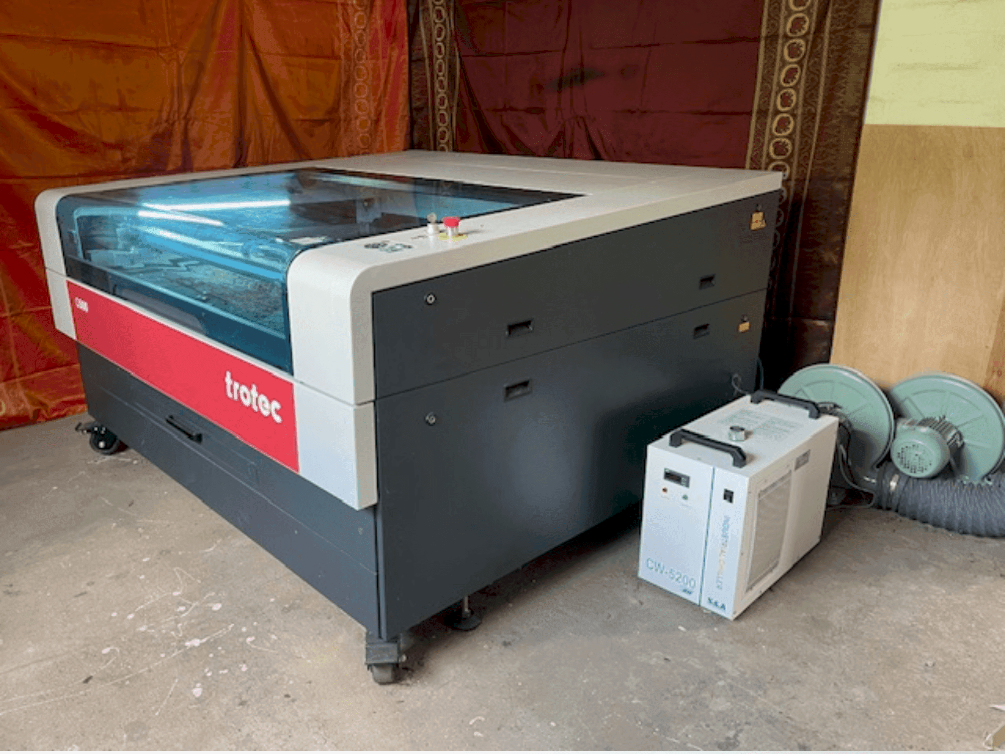 Front view of Trotec Q500 machine