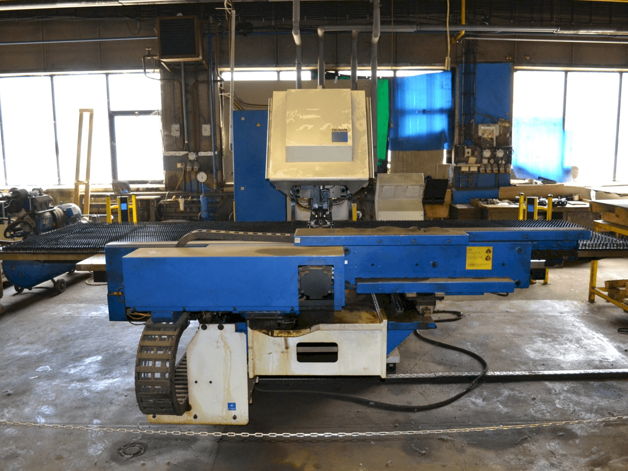 Front view of Trumpf Trumatic 2000R machine