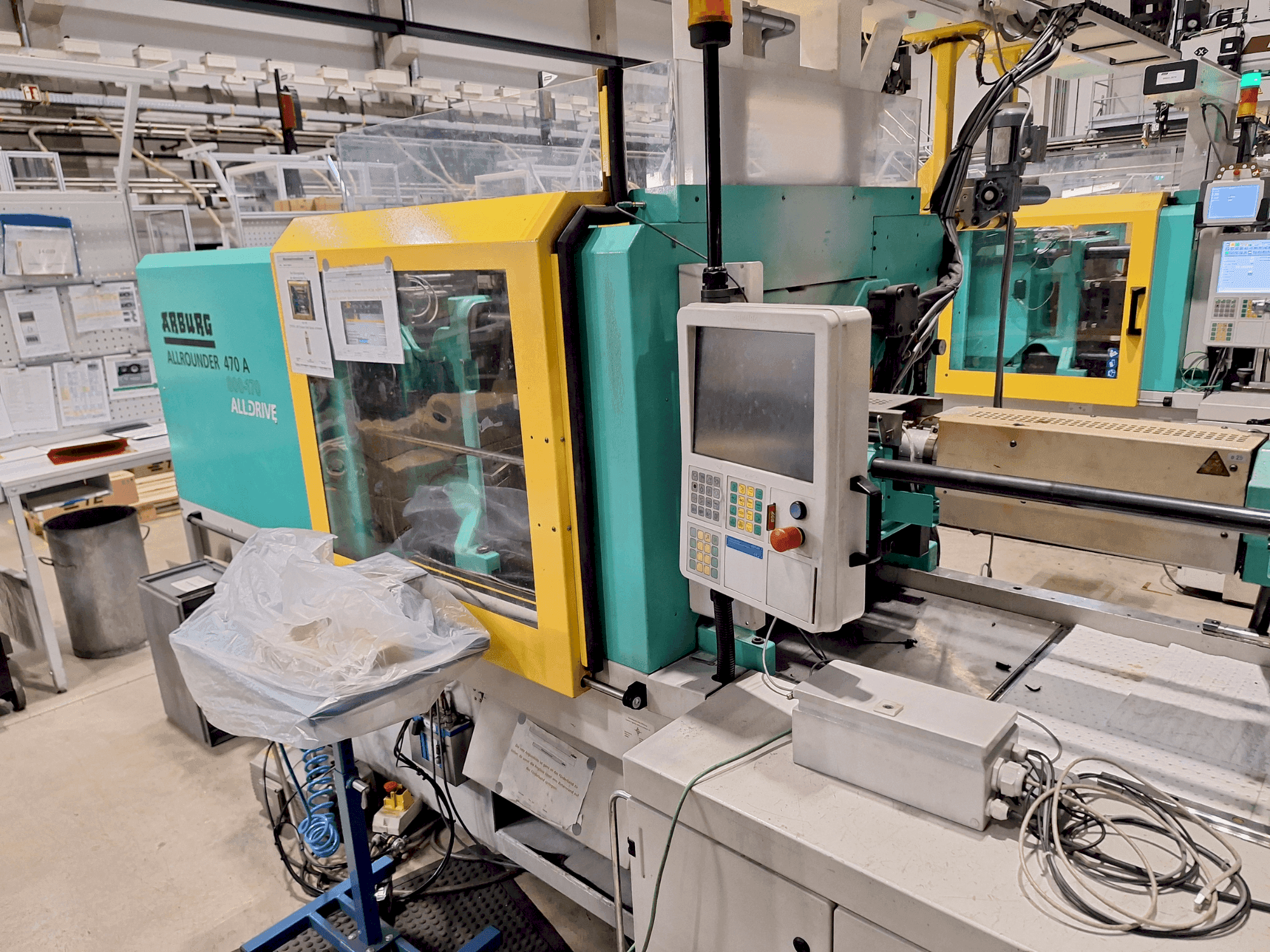 Front view of Arburg 470 A 800-170 machine