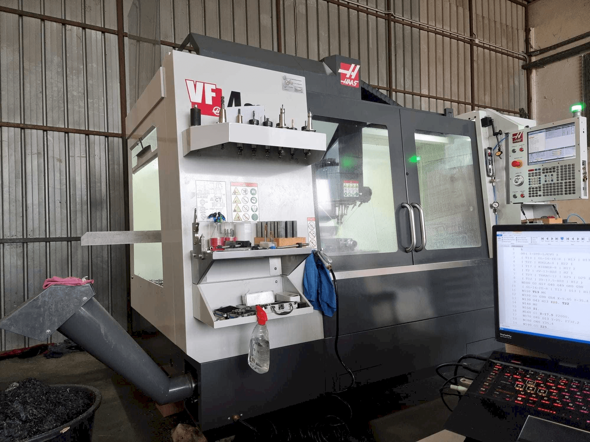 Front view of HAAS VF4SS machine