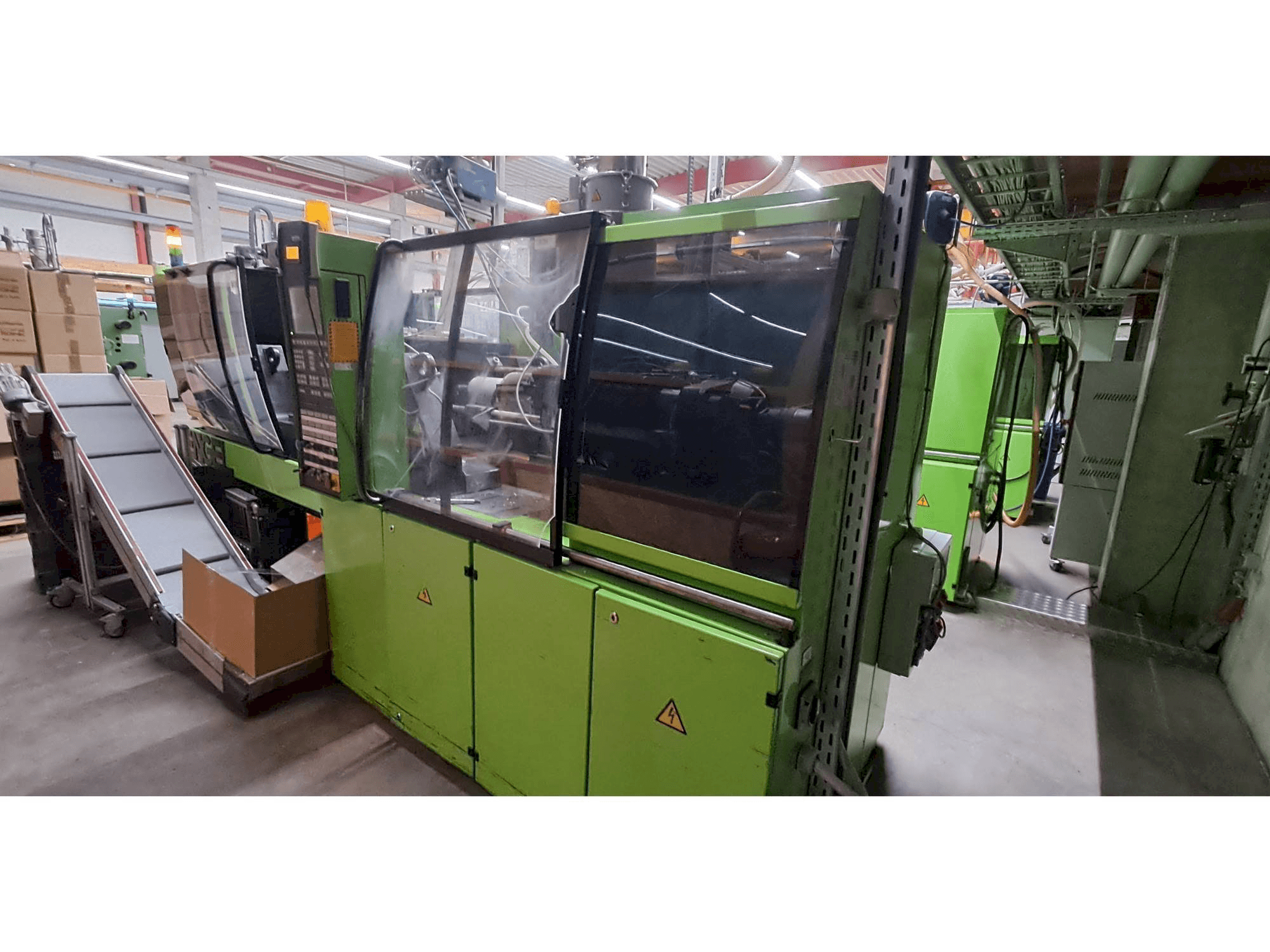 Front view of Engel ES 330/110 HL machine