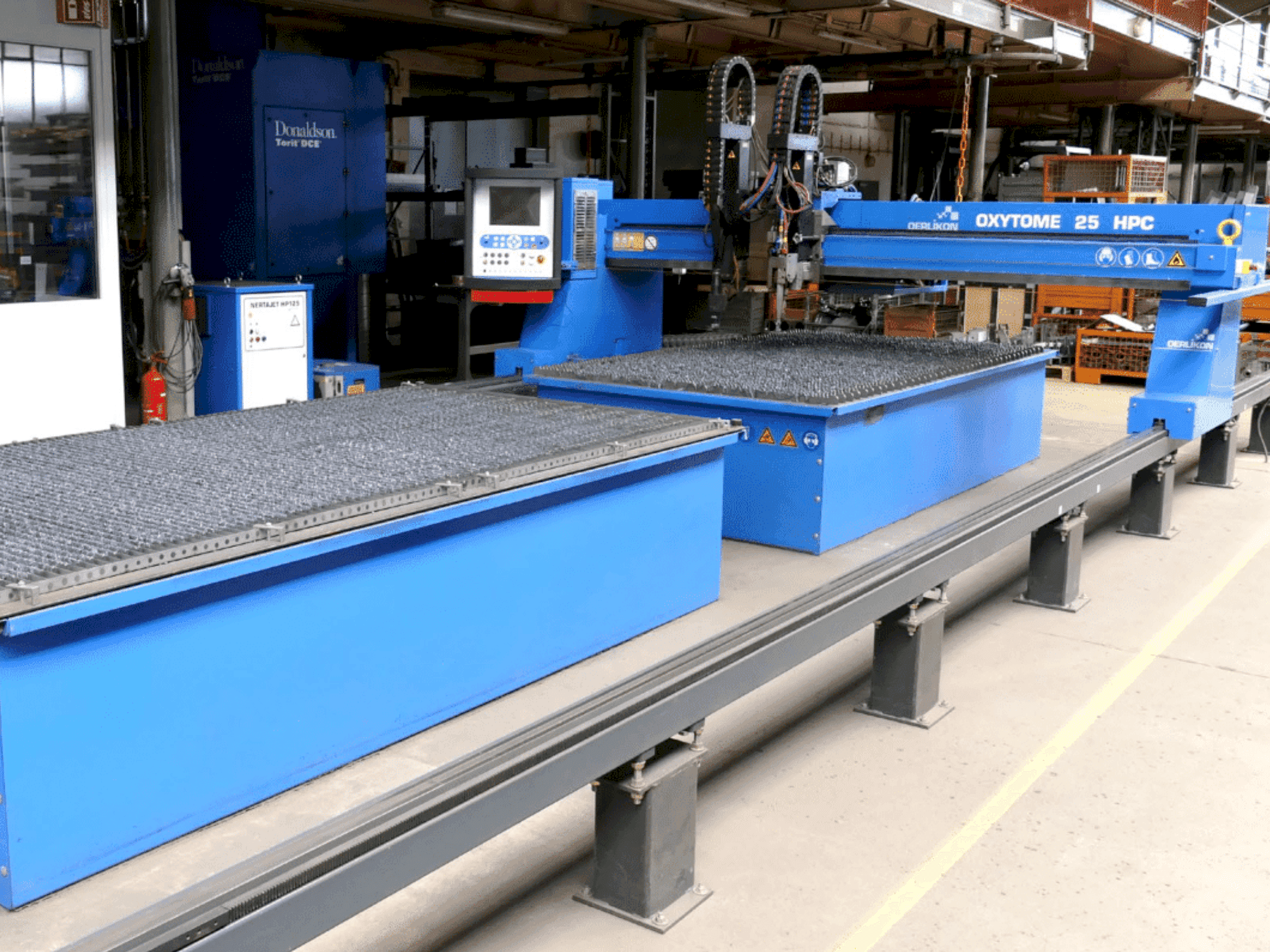 Front view of Oerlikon Oxytome 25 HPC machine