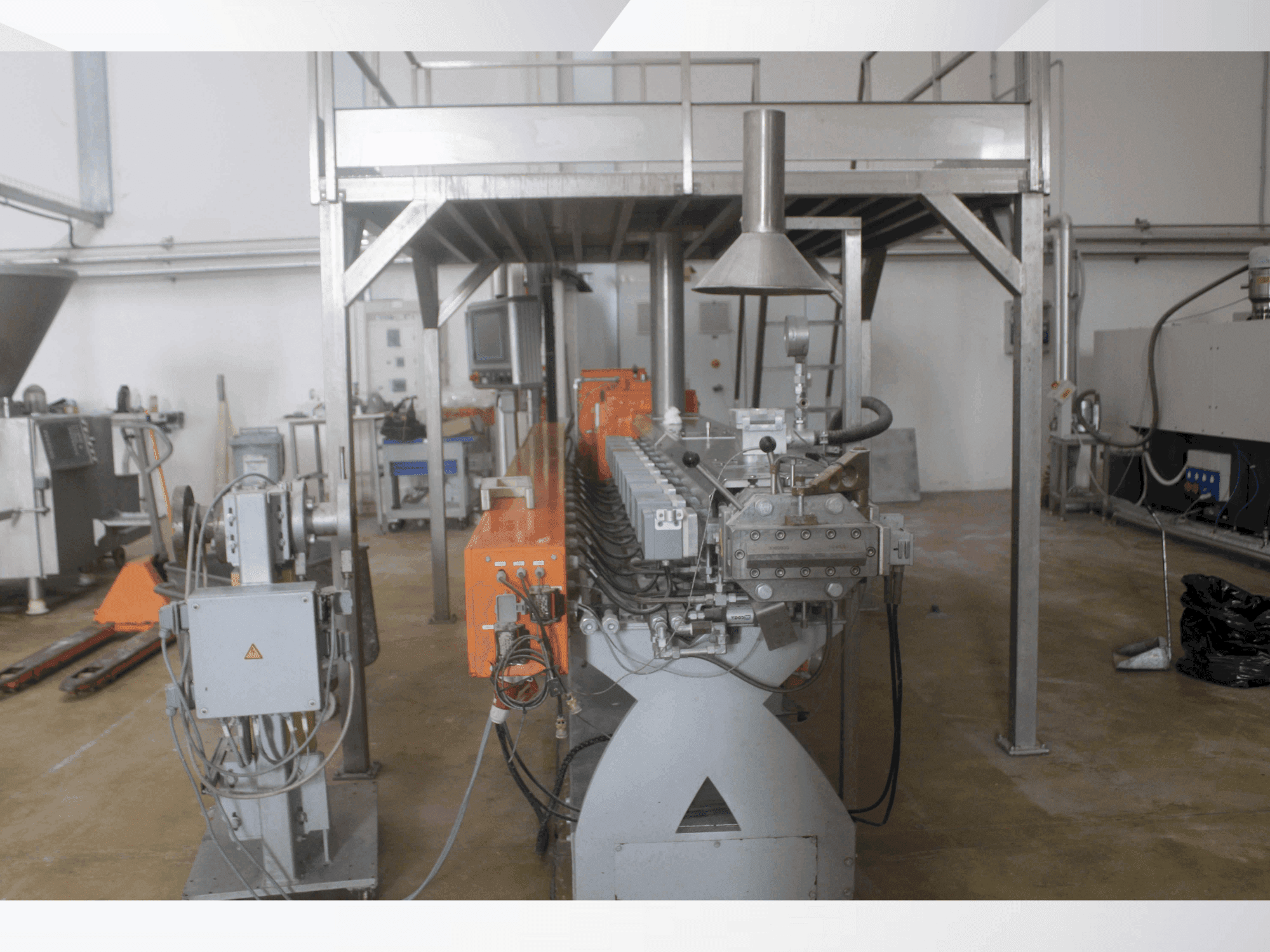 Front view of Leistritz ZSE60MAXX-48D machine