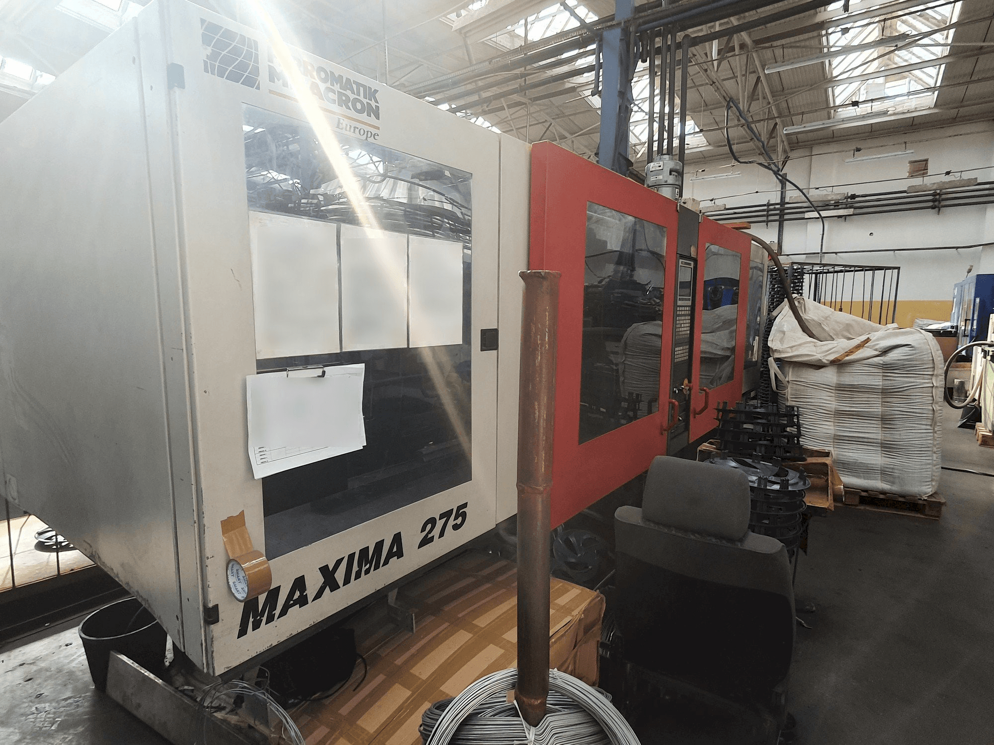 Front view of FERROMATIK MILACRON MV 275 machine