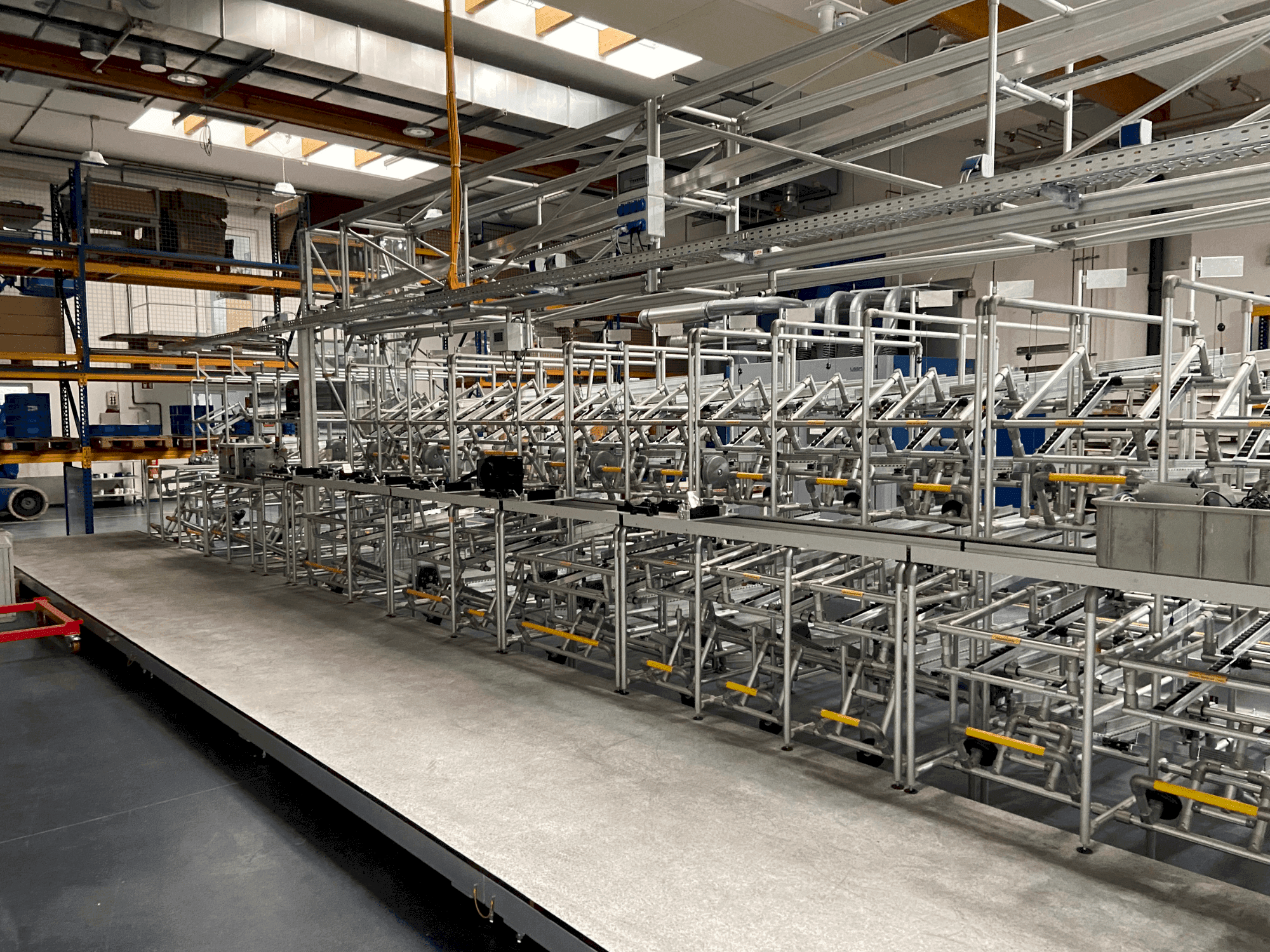 Front view of ITEM Montageplatz Venta machine