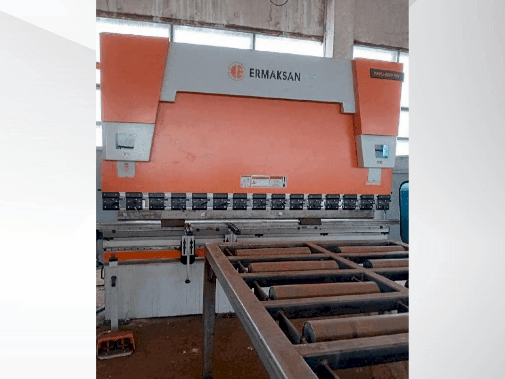 Front view of ERMAKSAN POWER BEND PRO 3100-175 machine