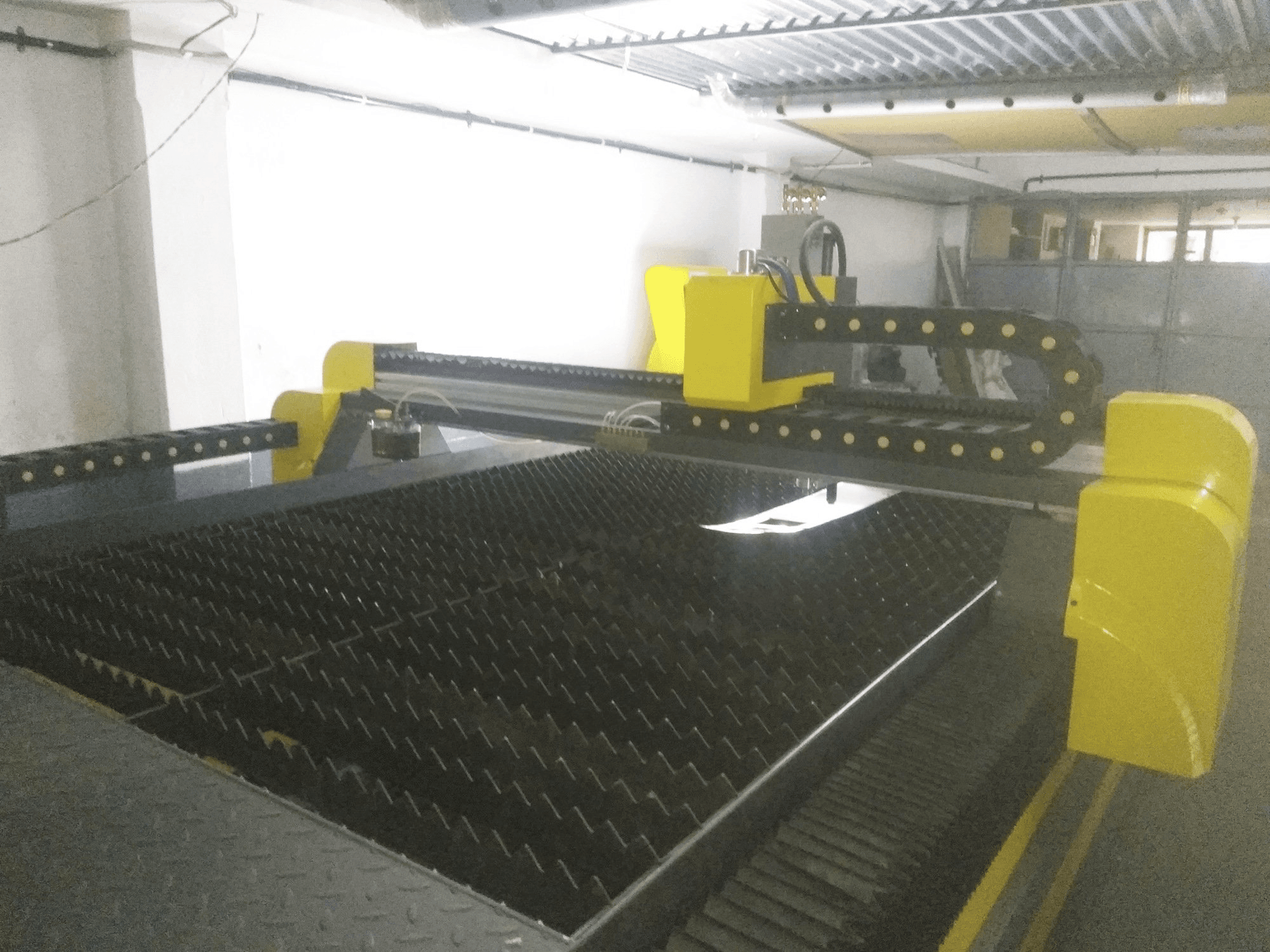 Right view of Hypertherm INTECUT-HT Machine