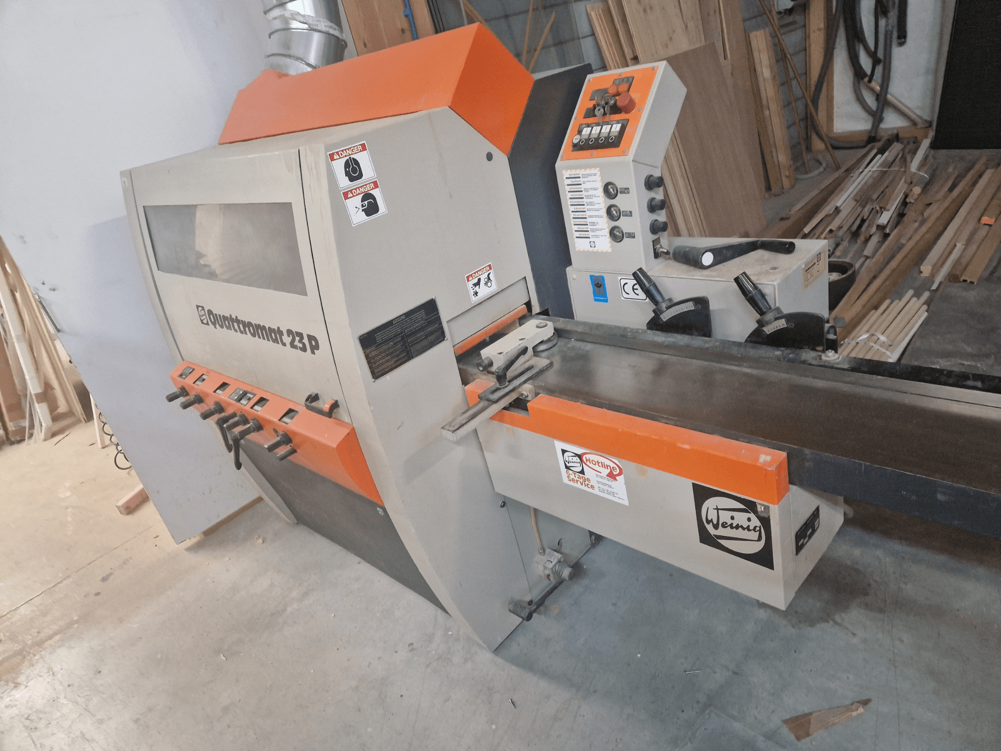 Weinig Quadtr الضوم 23 P model, front view of a wood milling machine with control panel and safety warnings.