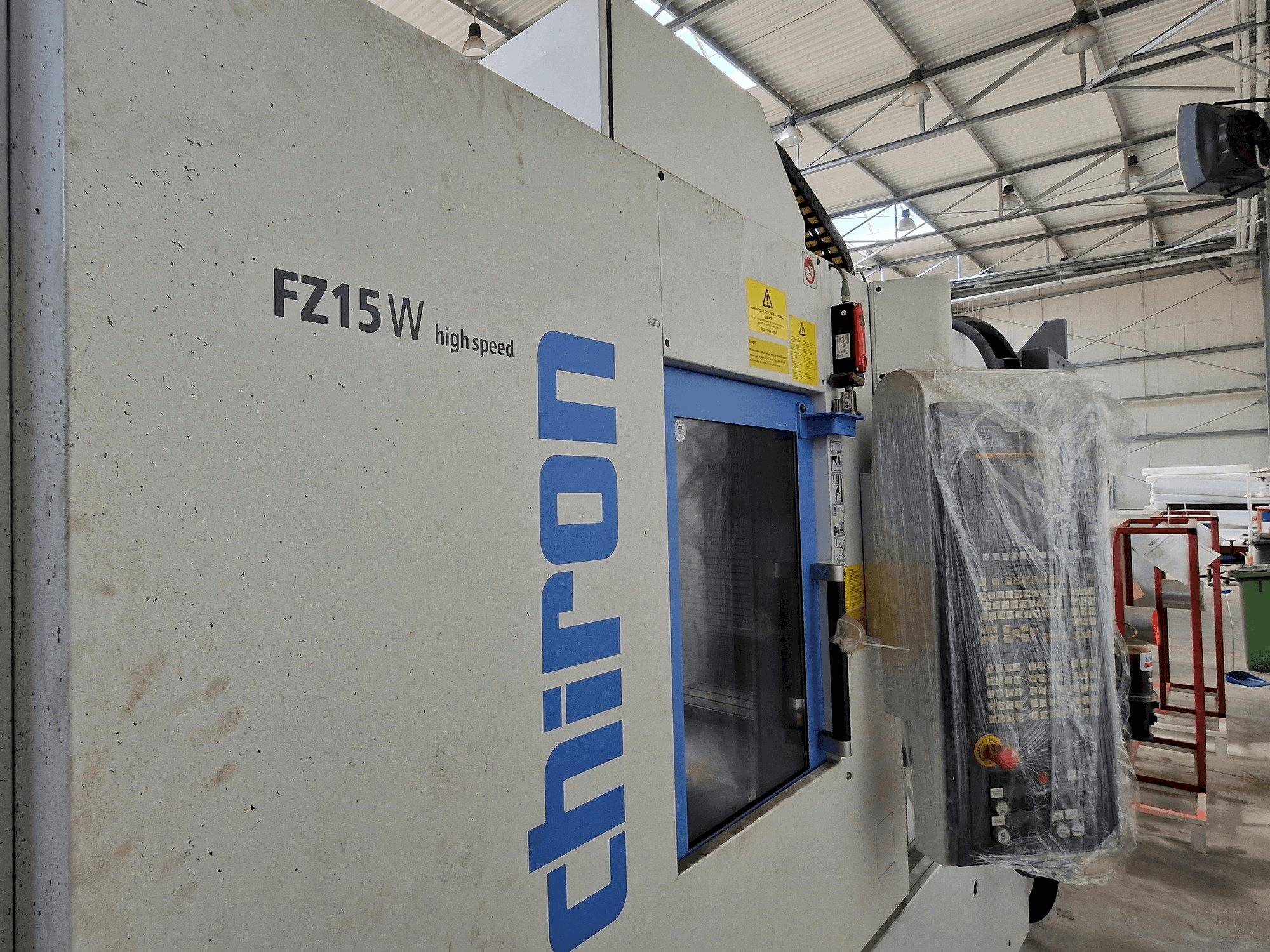 Left side view of CHIRON FZ15 W HS machine