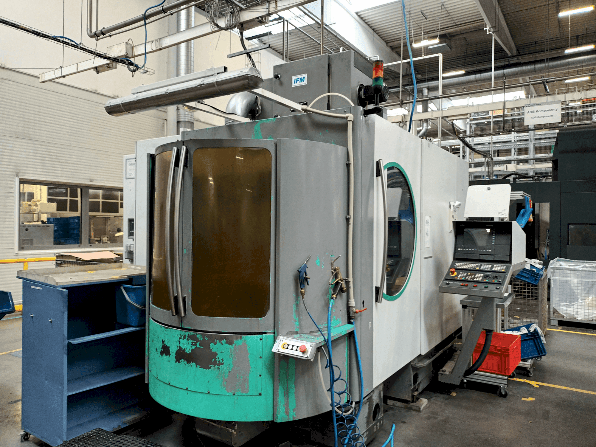 Front view of DECKEL MAHO DMC 60H machine