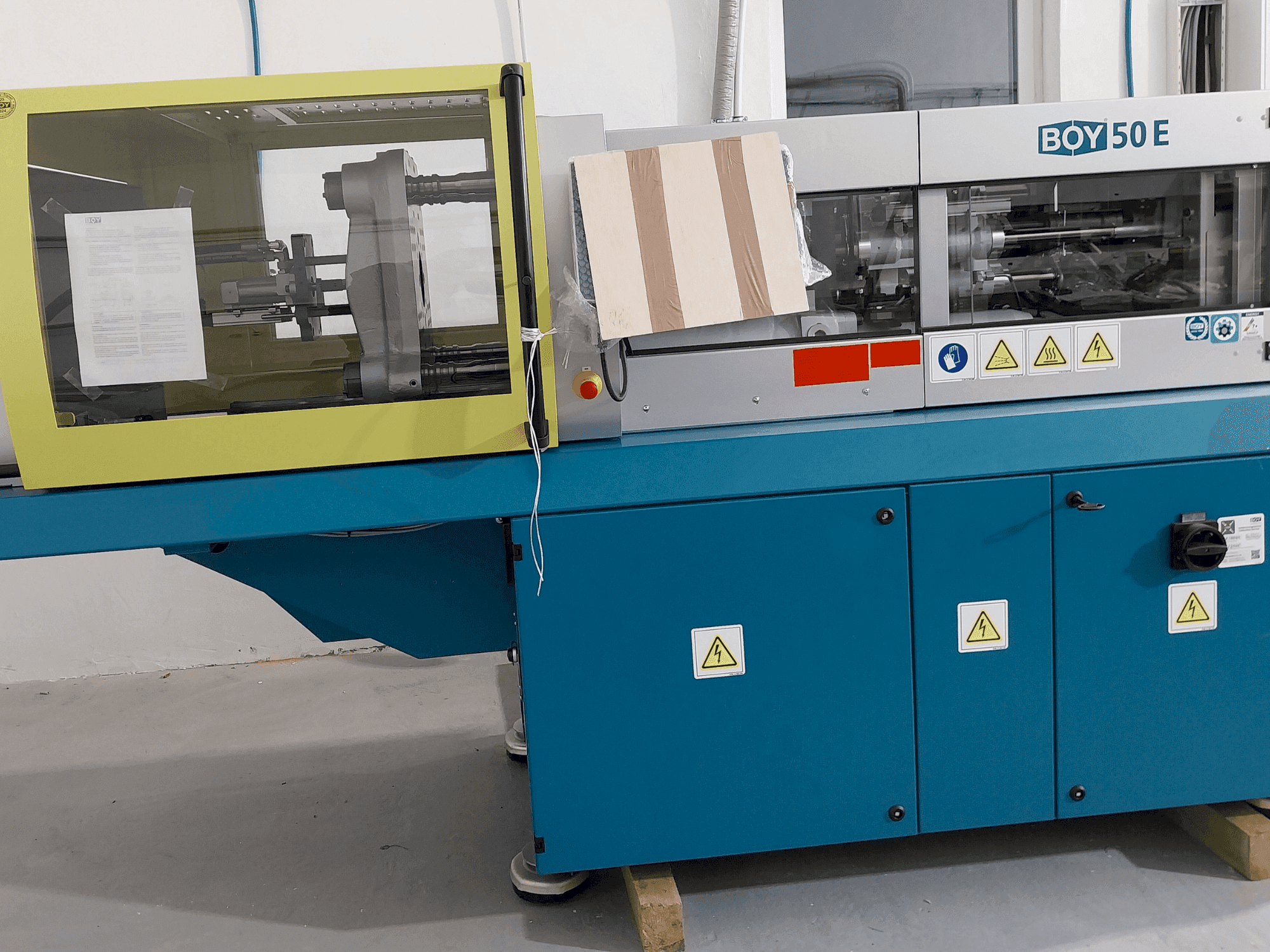 Front view of BOY 50 E machine