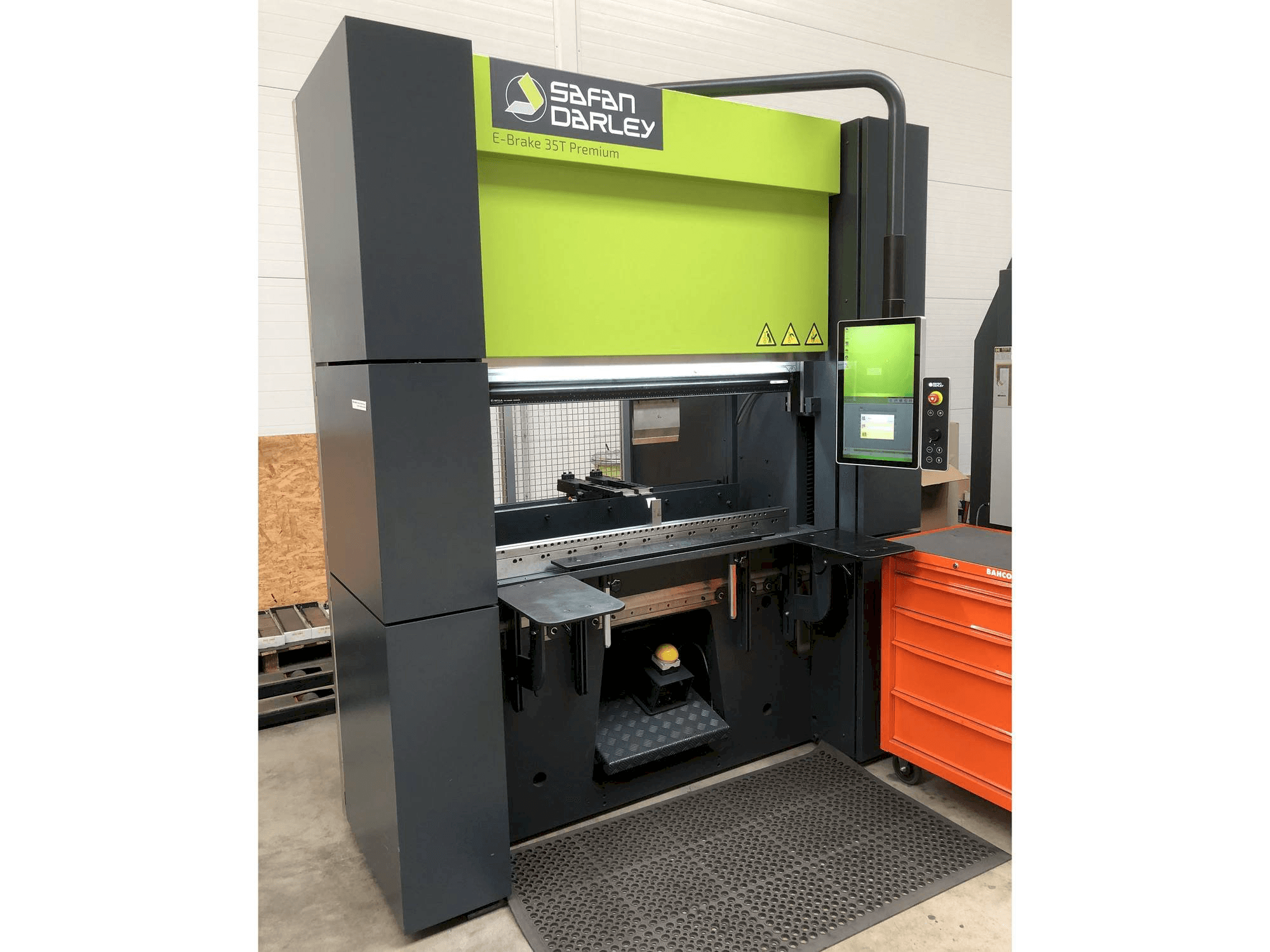 Front view of Safan Darley E-Brake 35T Premium machine