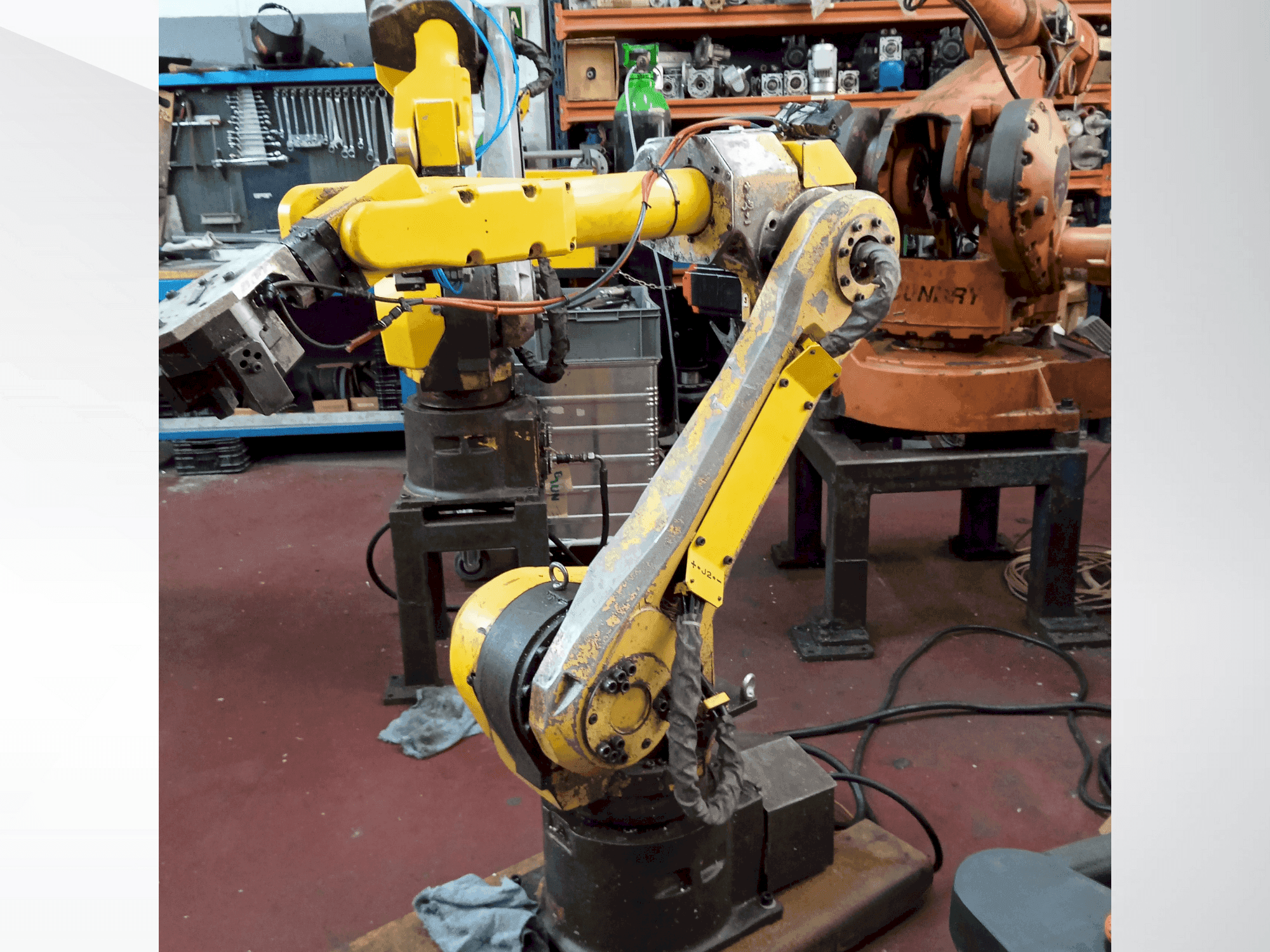 Front view of FANUC M-16iB machine