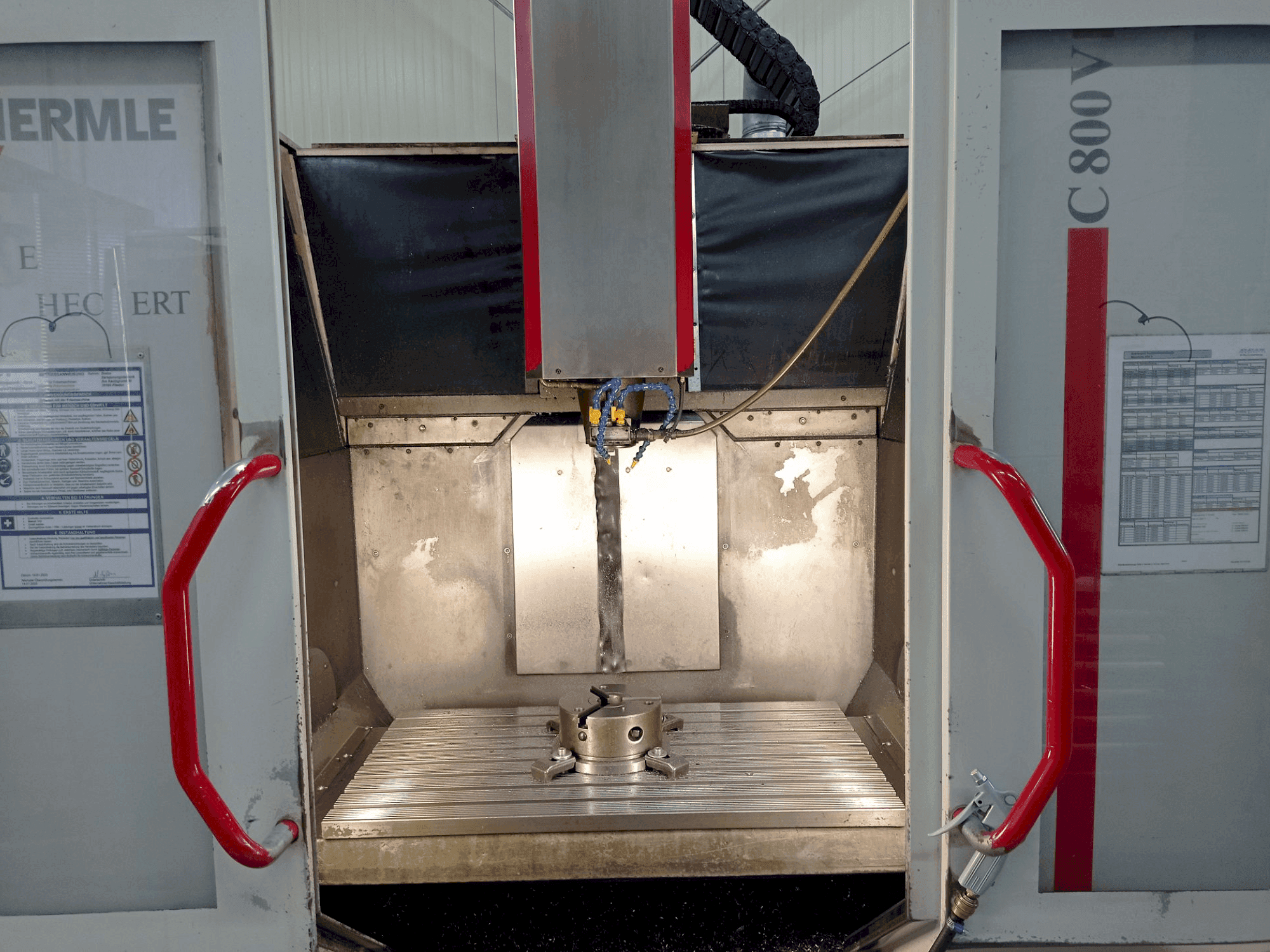 Front view of HERMLE C800V machine