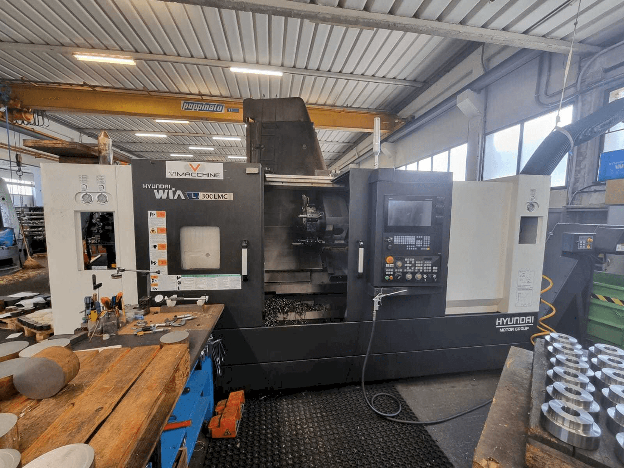 Front view of Hyundai Wia L300 LMC machine