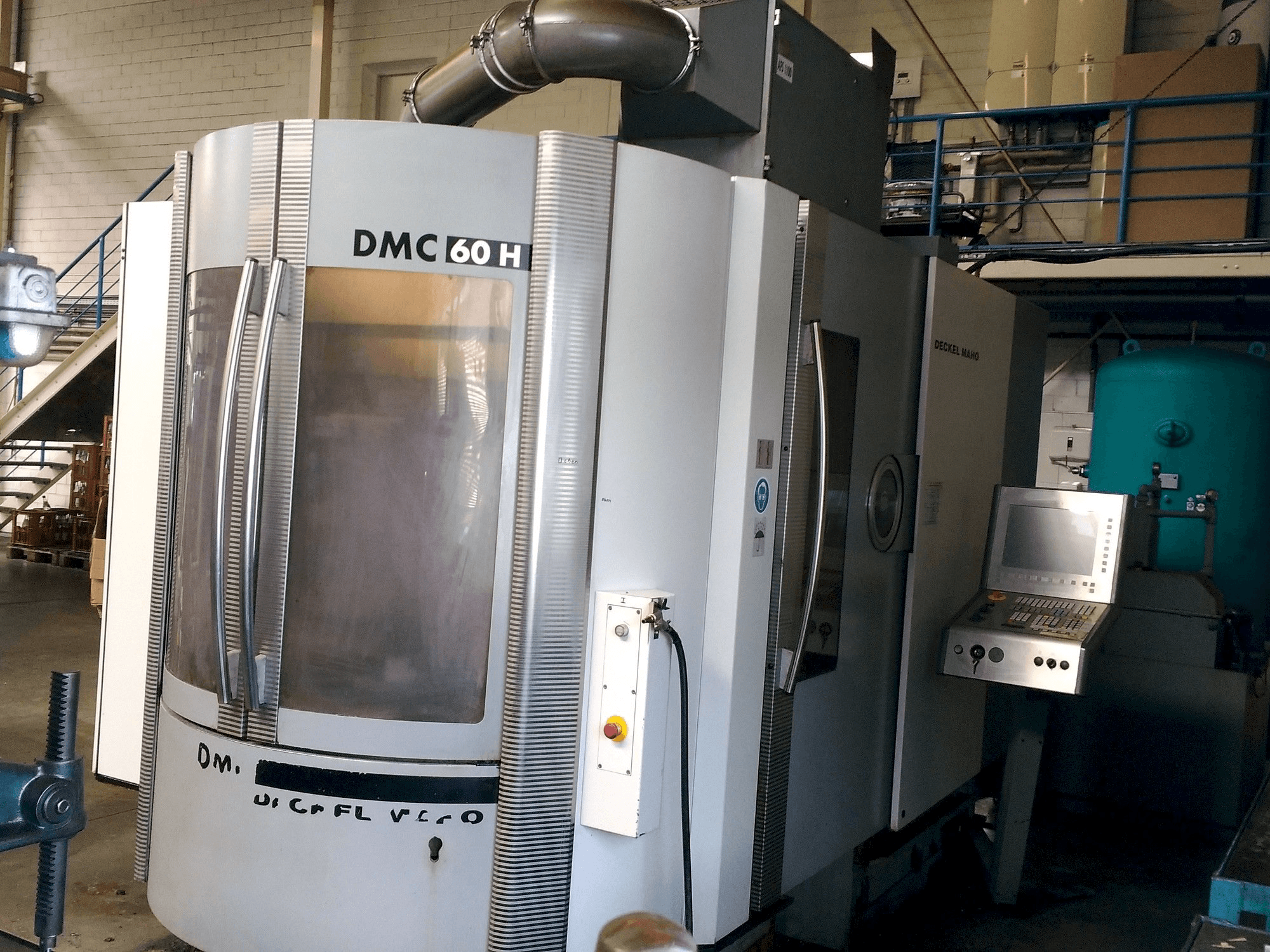 Front view of DECKEL MAHO DMC 60H hi-dyn machine