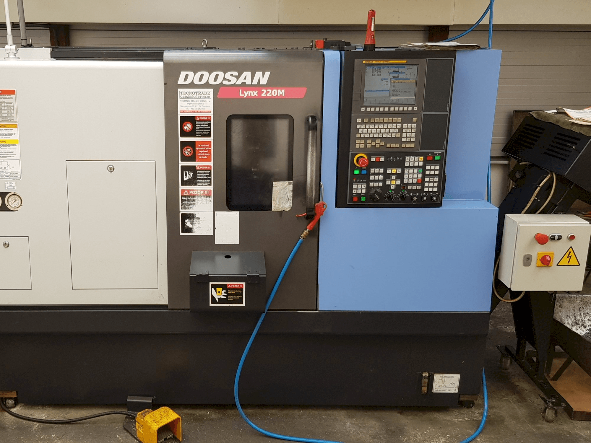 Front view of Doosan Lynx 220 MA machine
