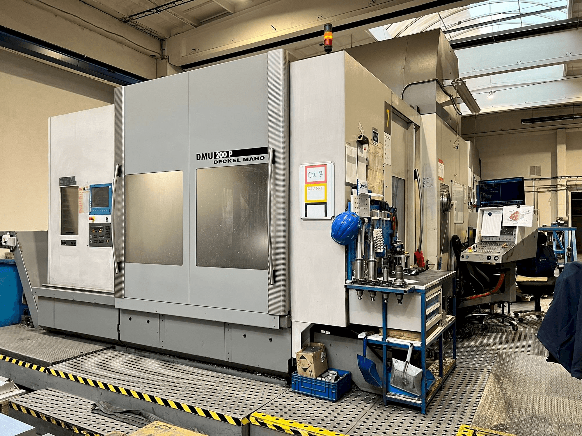 Front view of DECKEL MAHO DMU 200P machine