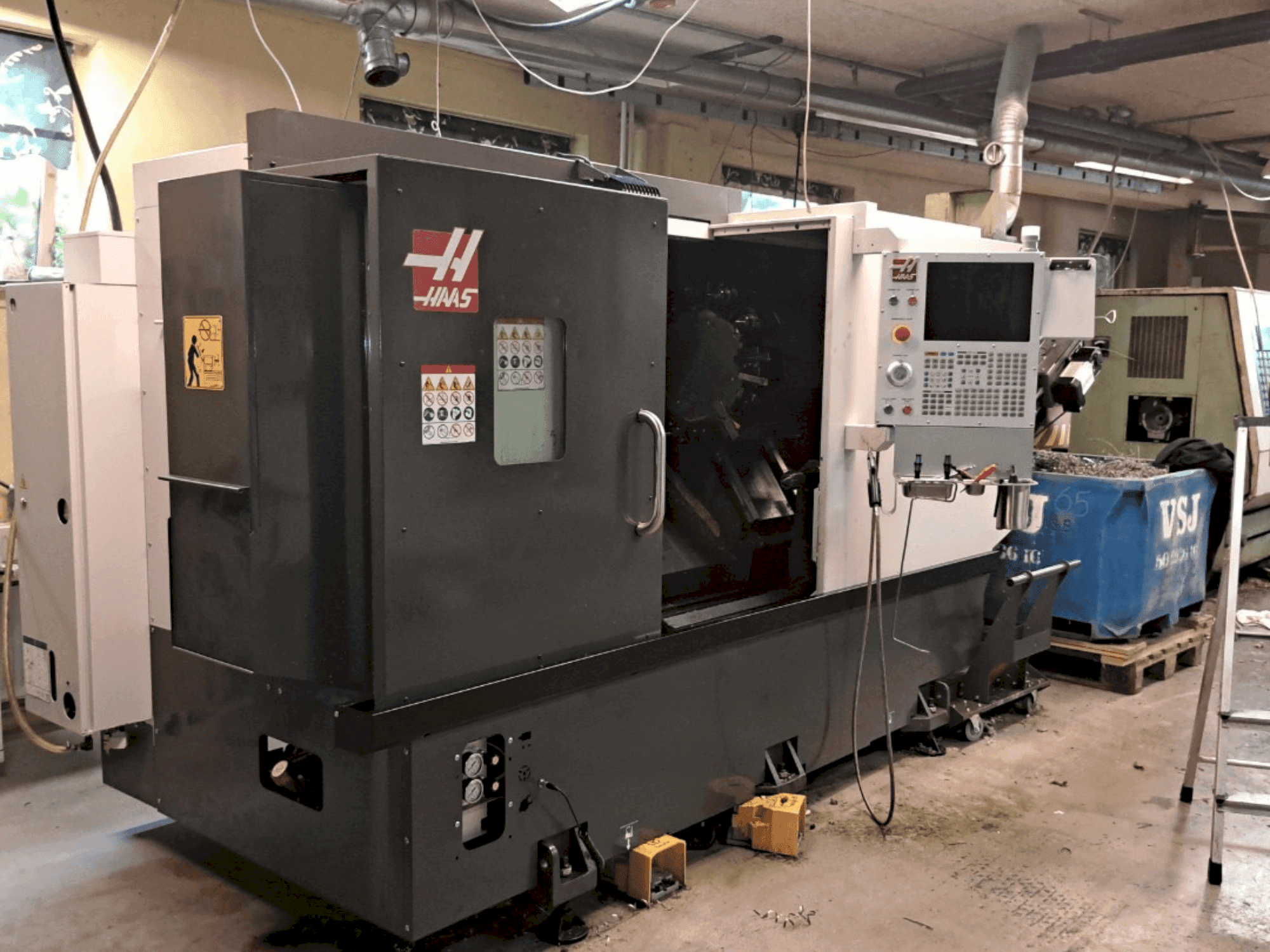 Front view of HAAS ST-30 Y machine