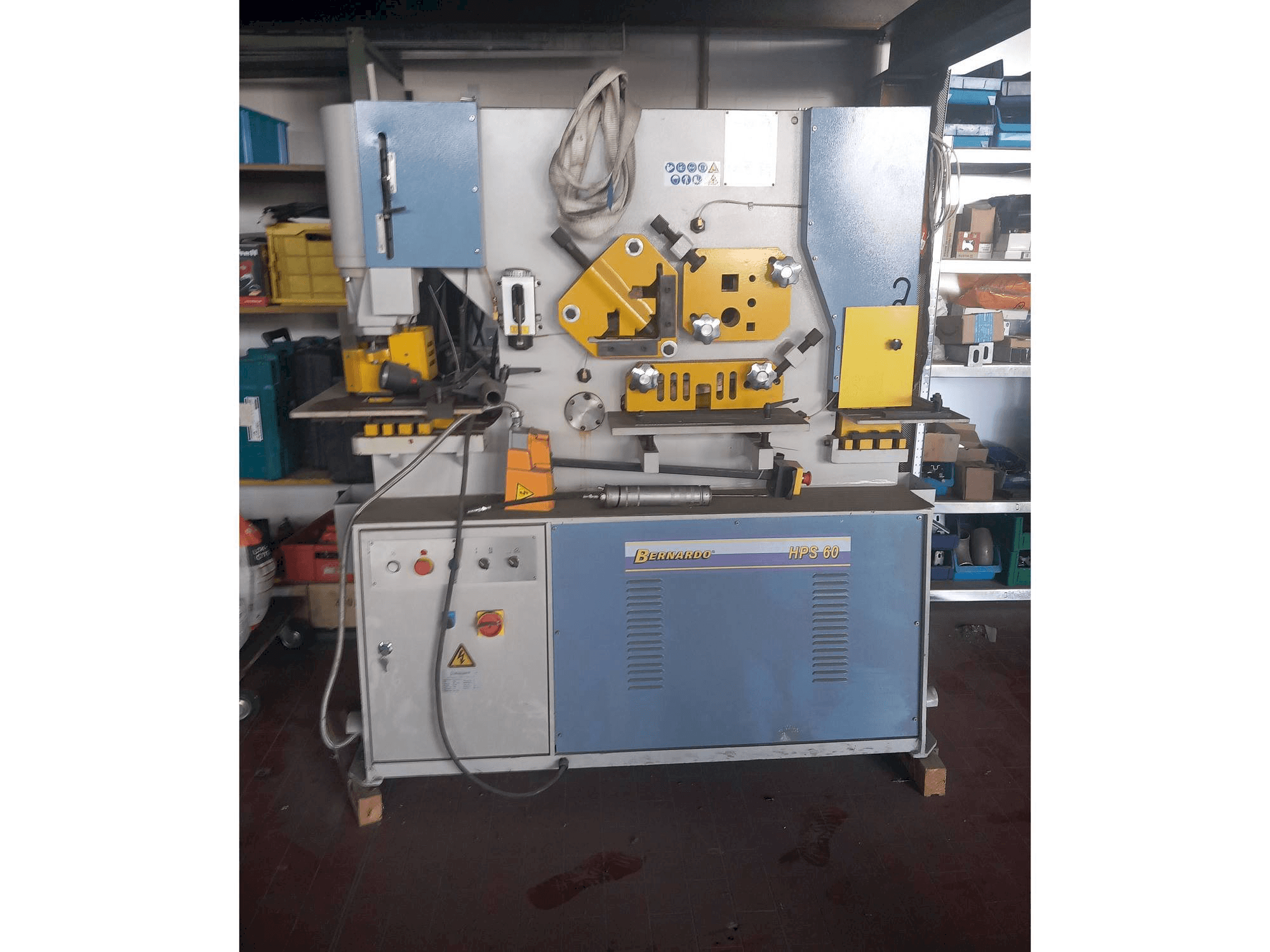 Front view of Bernardo HPS 60 machine