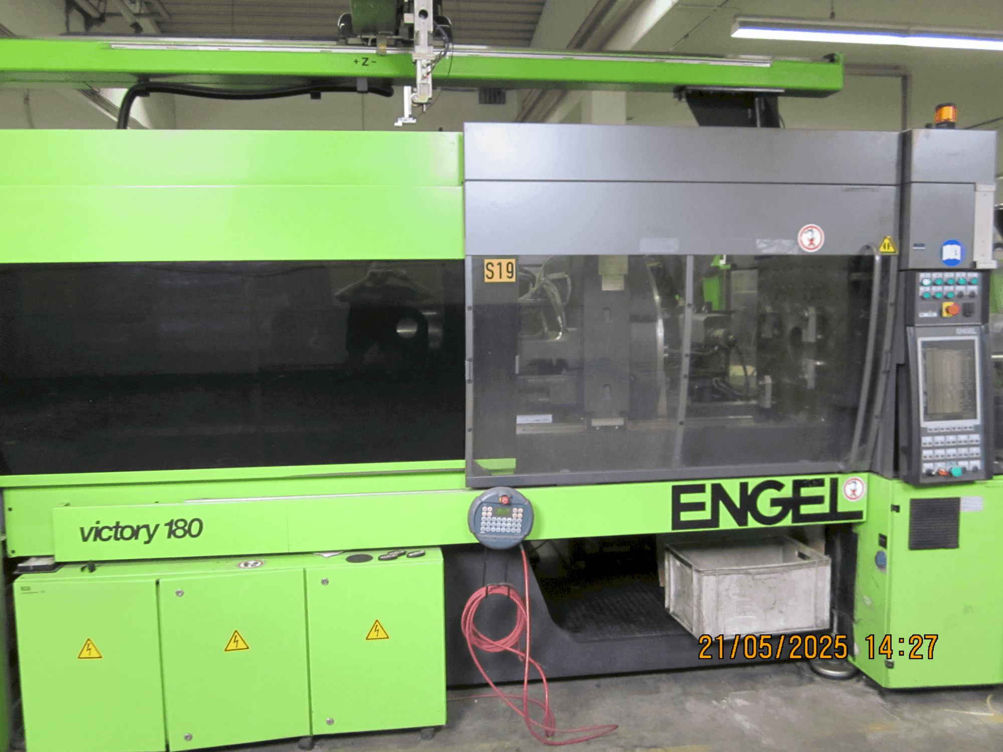 Front view of Engel VC 330H/200el/180 Combi machine