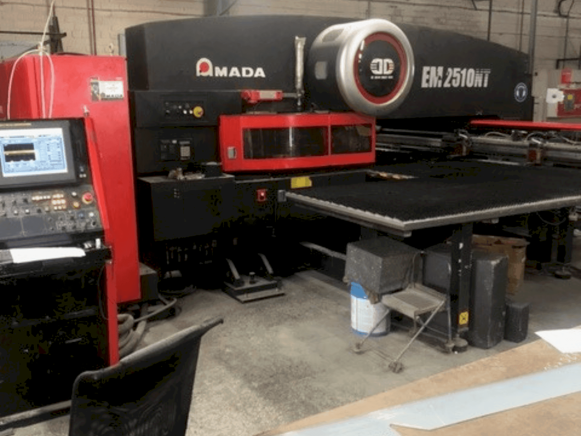 Front view of AMADA EM2510NT machine