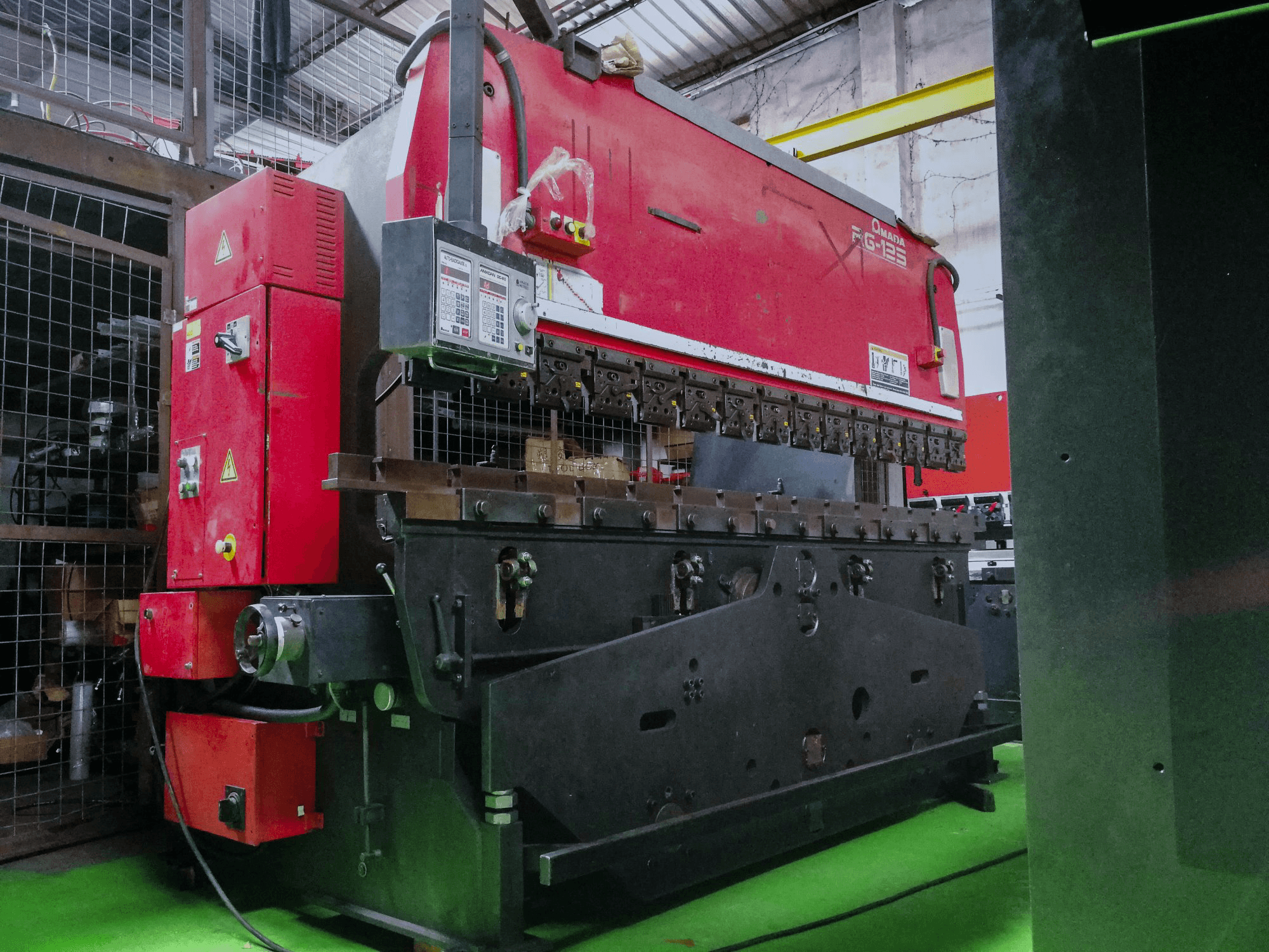 Front view of AMADA RG 125 Machine