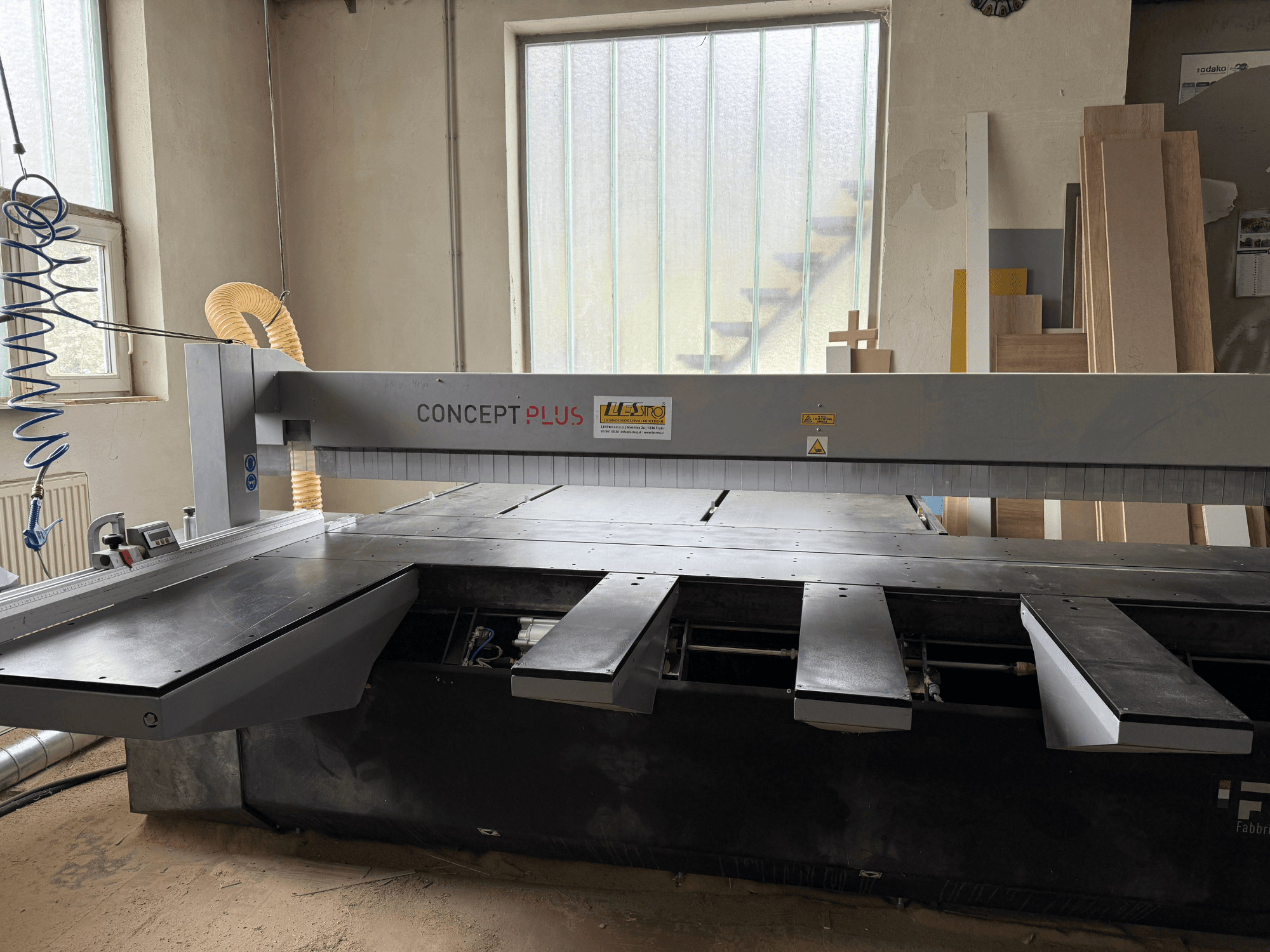 FIMAL Concept 350 panel saw in a workshop; front view with extendable table and wooden panels in background.