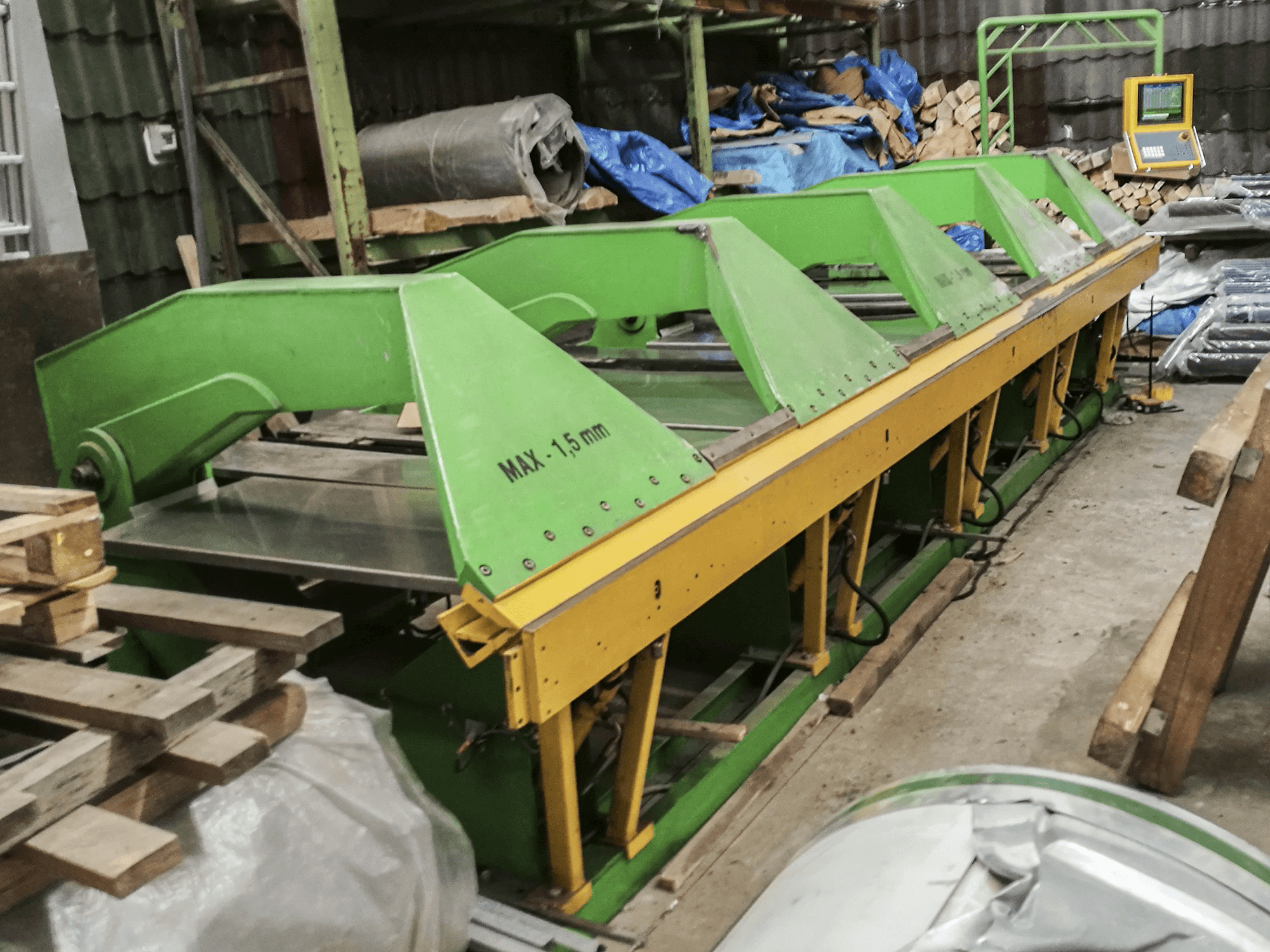 Left view of BUD-MASZ ZAGINARKA Machine