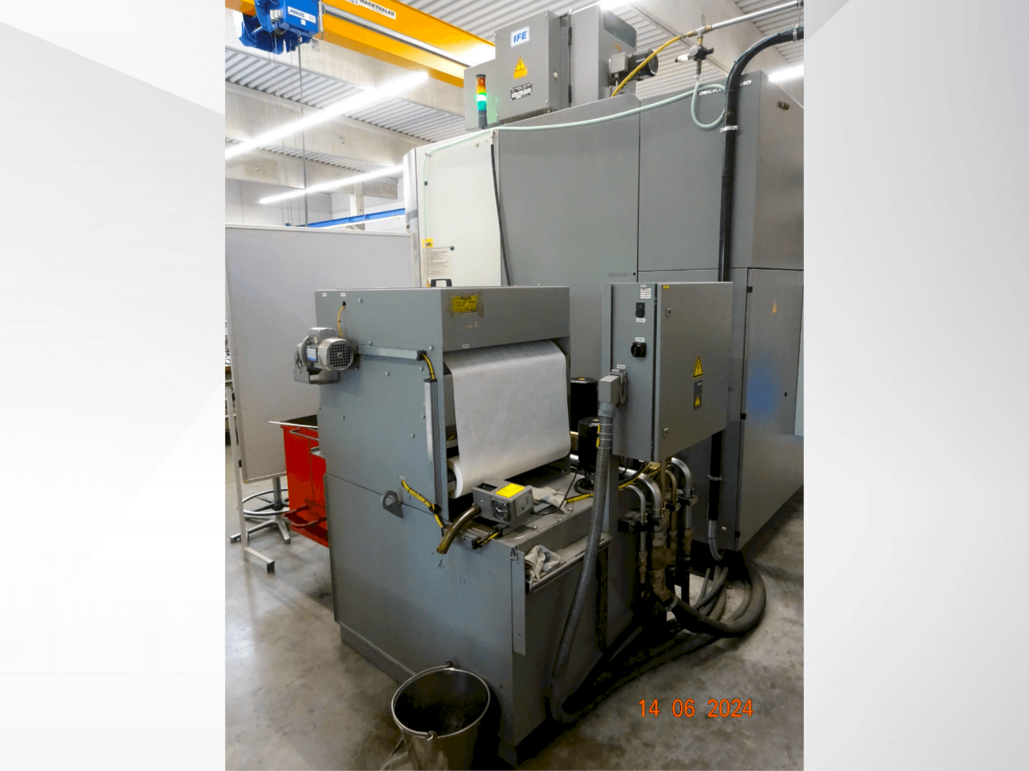 Front view of DMG DMU 80 MonoBlock machine