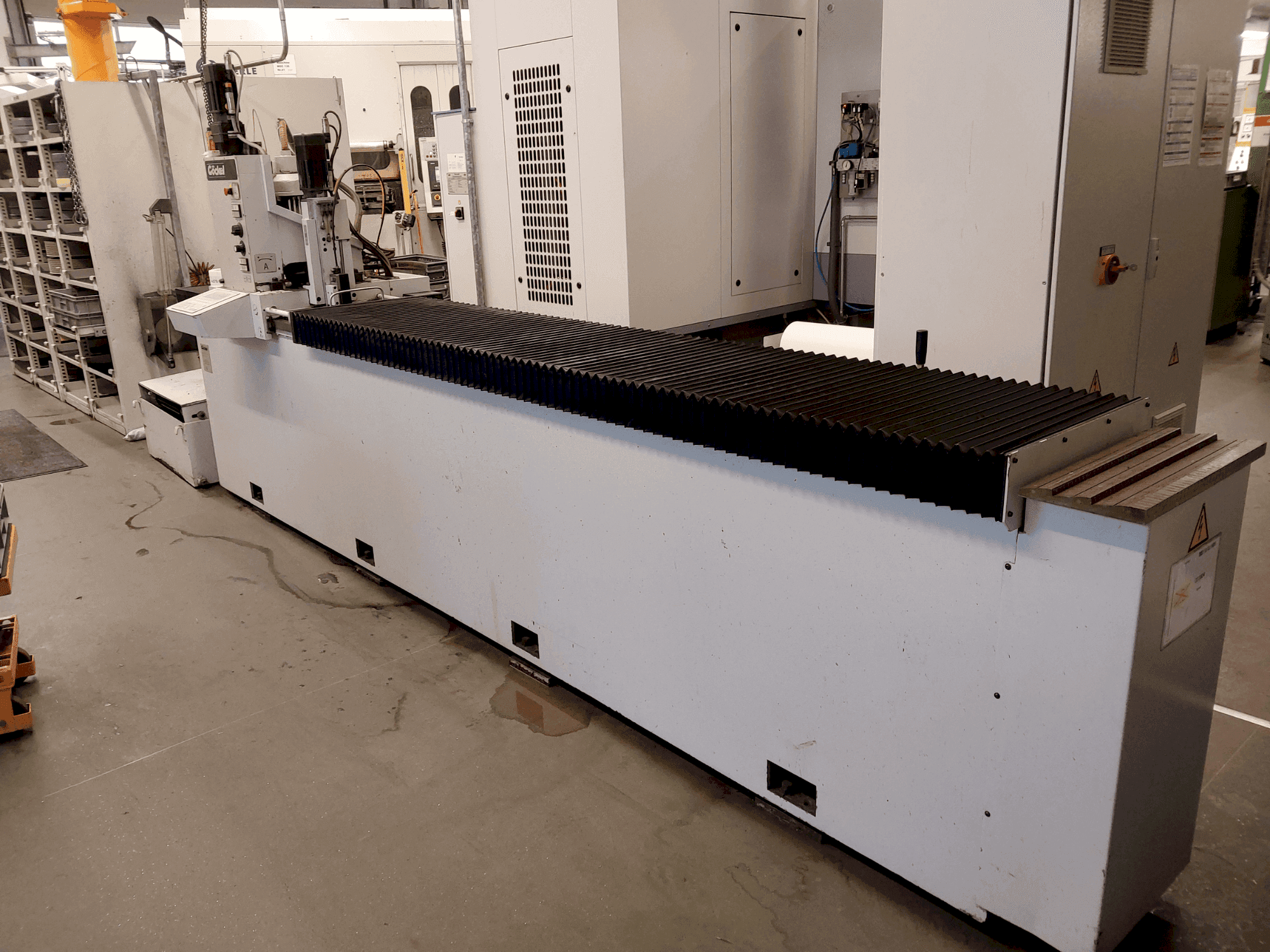 Front view of GÖCKEL G50 elTrob machine