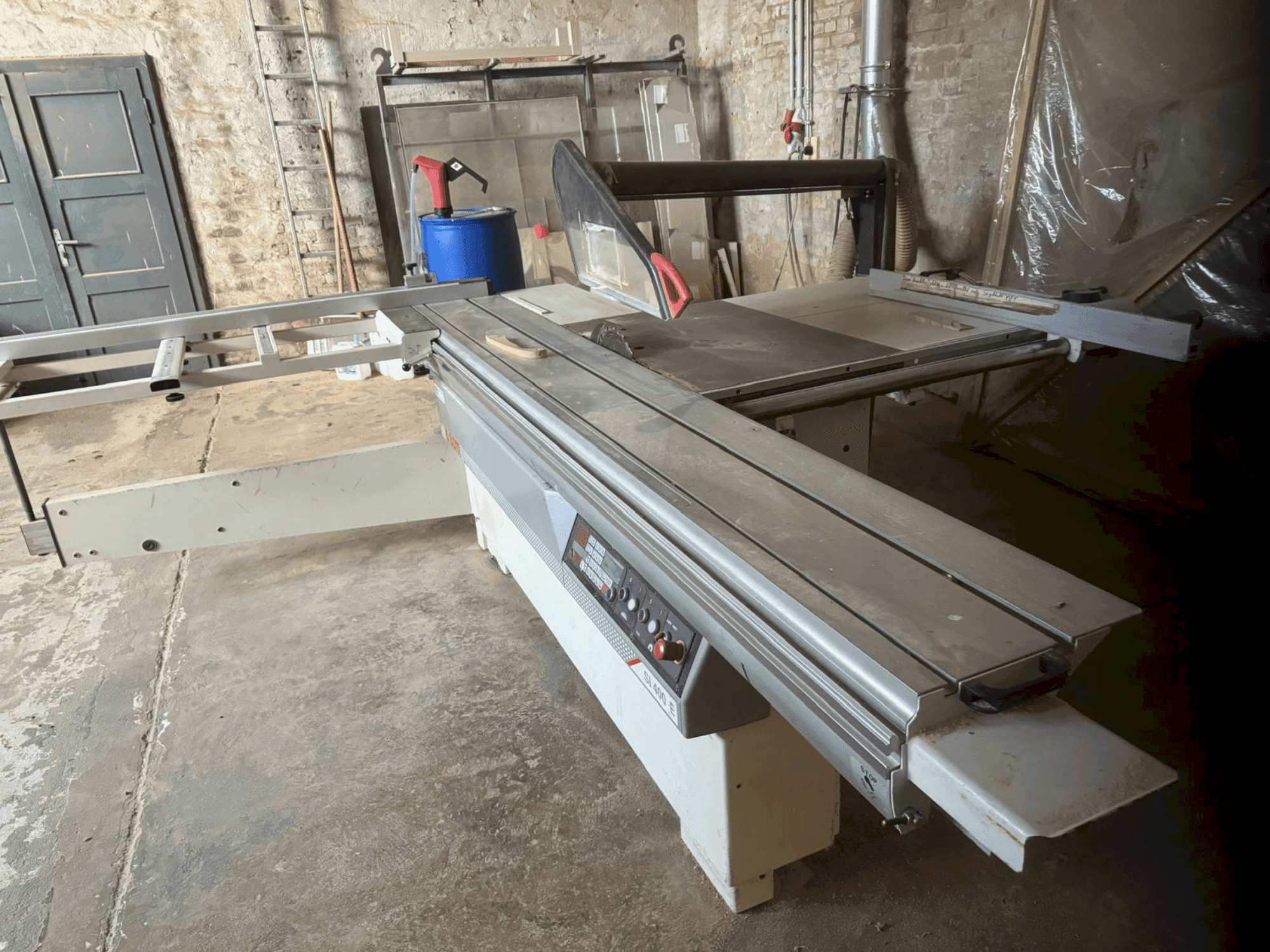 Front view of SCM SI 400E machine