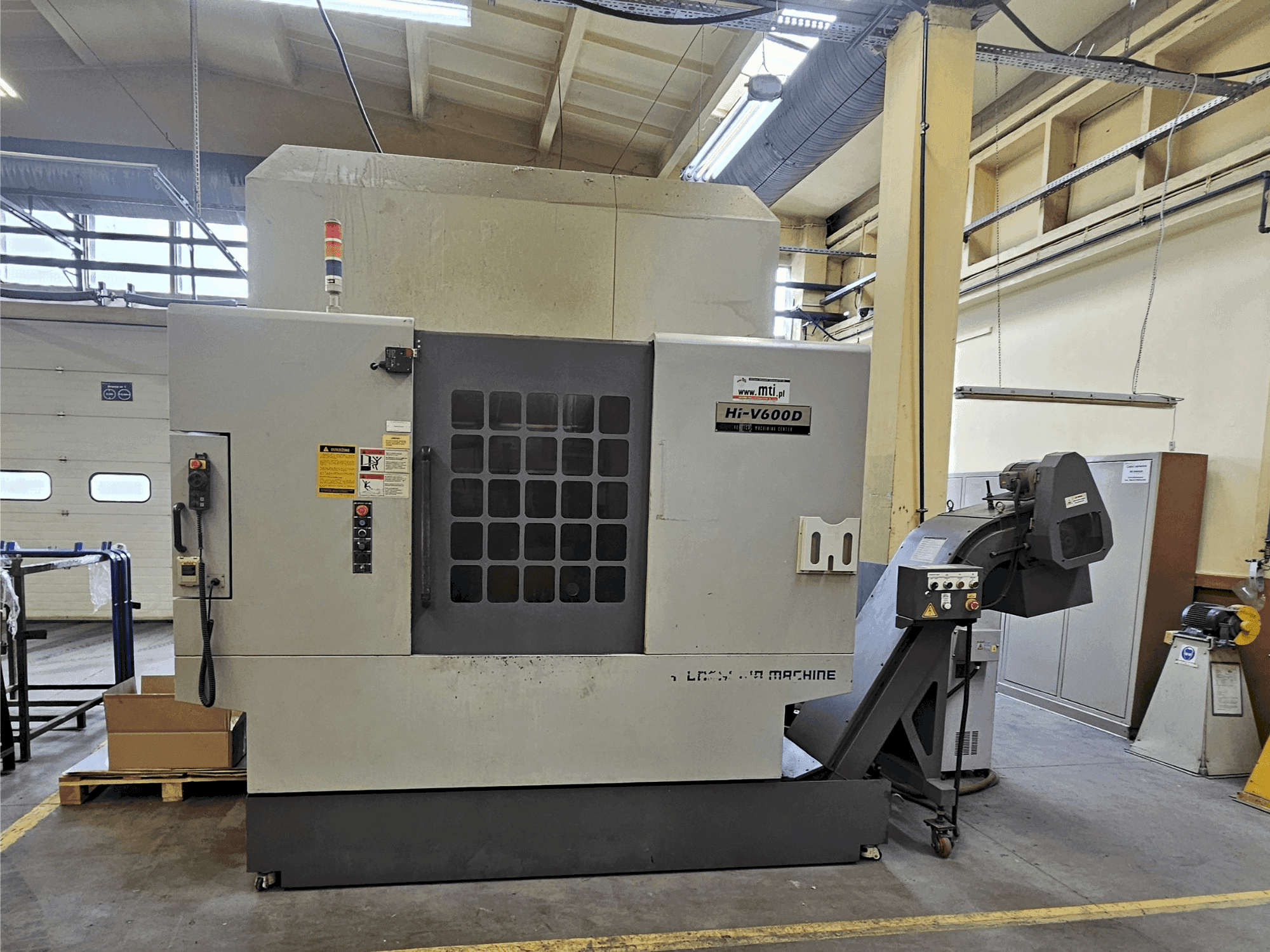 Front view of HYUNDAI KIA Hi-V600D machine