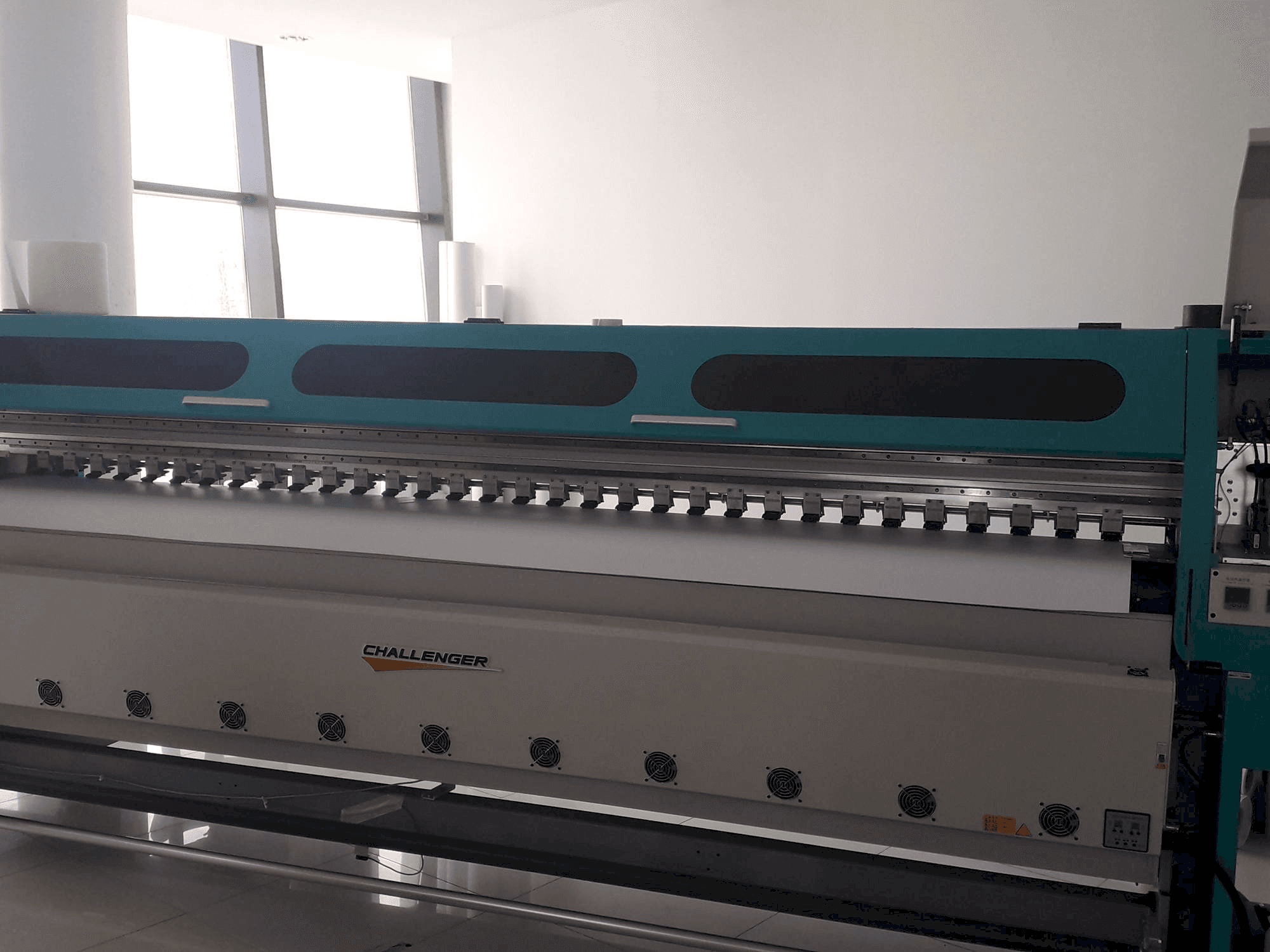 Front view of Challenger FY-3200AT Plus-H4 machine