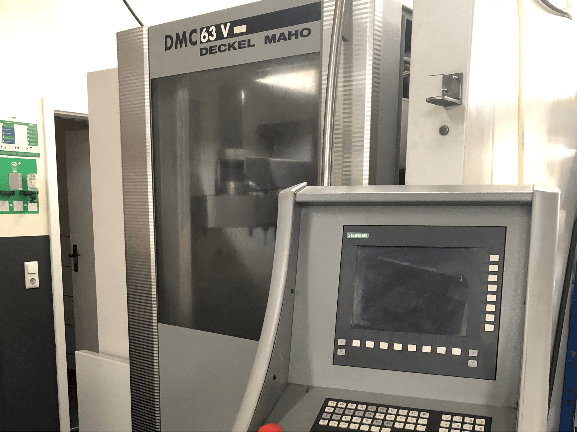 Right view of DECKEL MAHO DMC 63V Machine