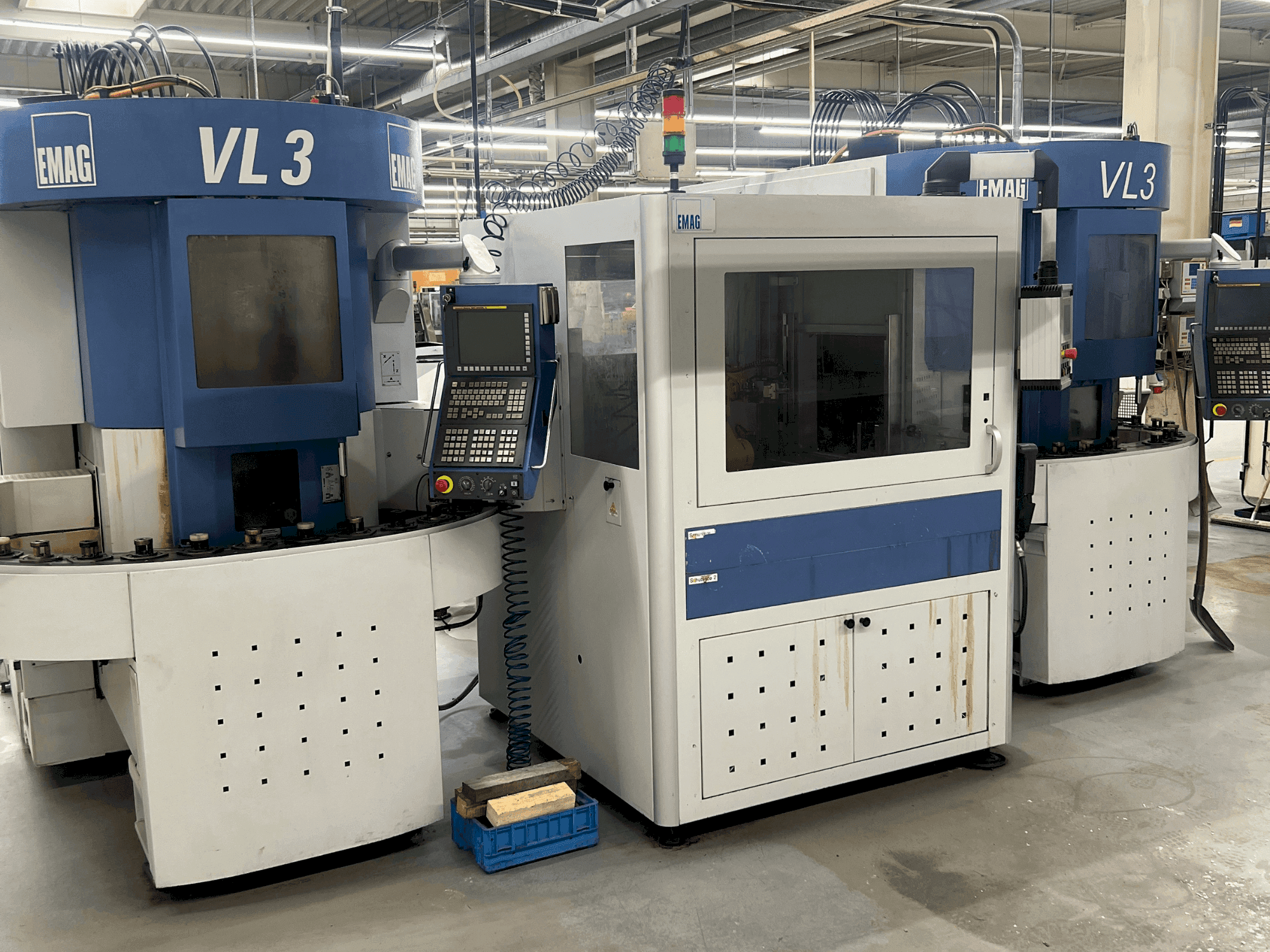 Front view of EMAG VL03 machine