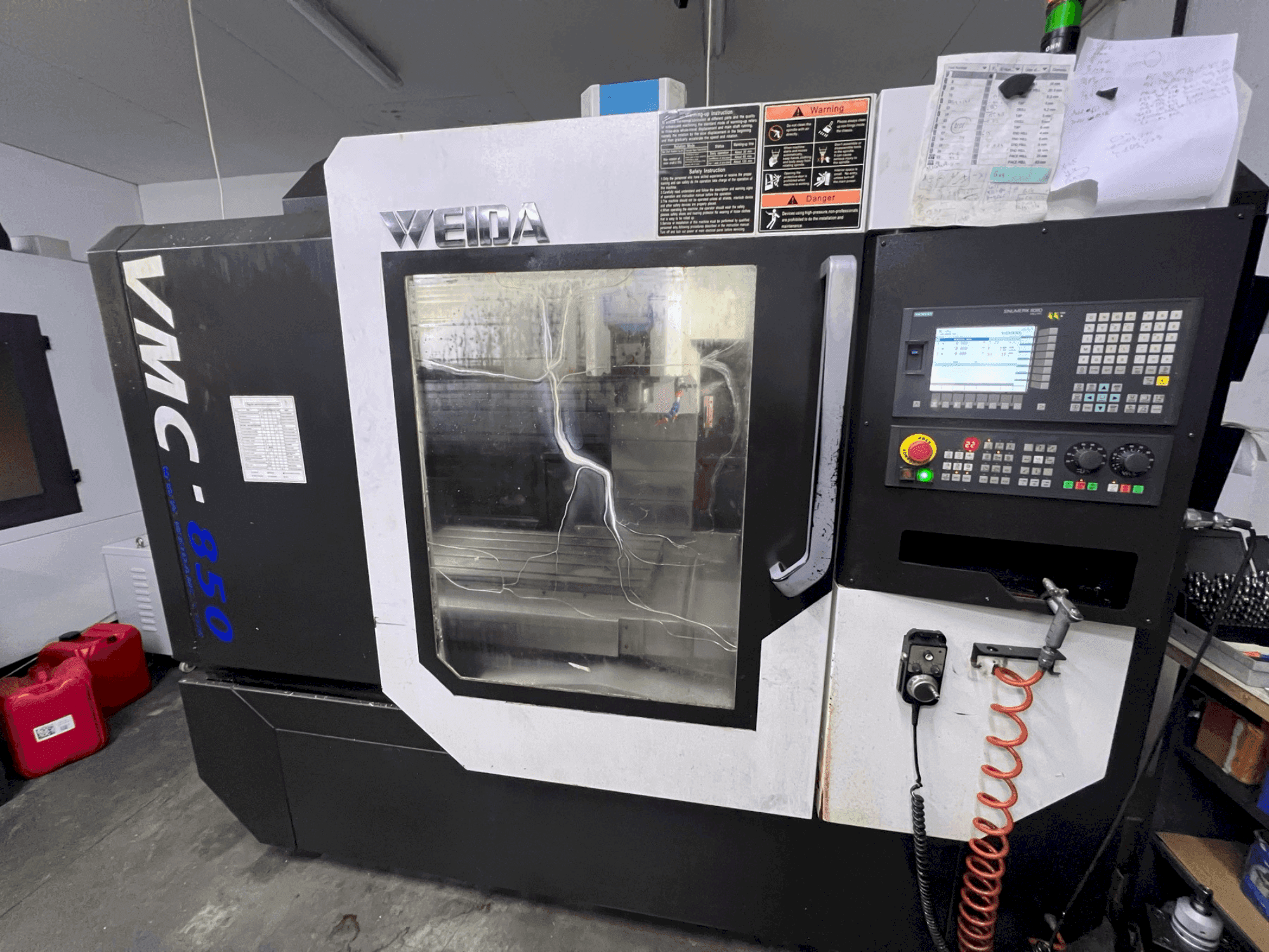 Front view of WEIDA VMC850 machine