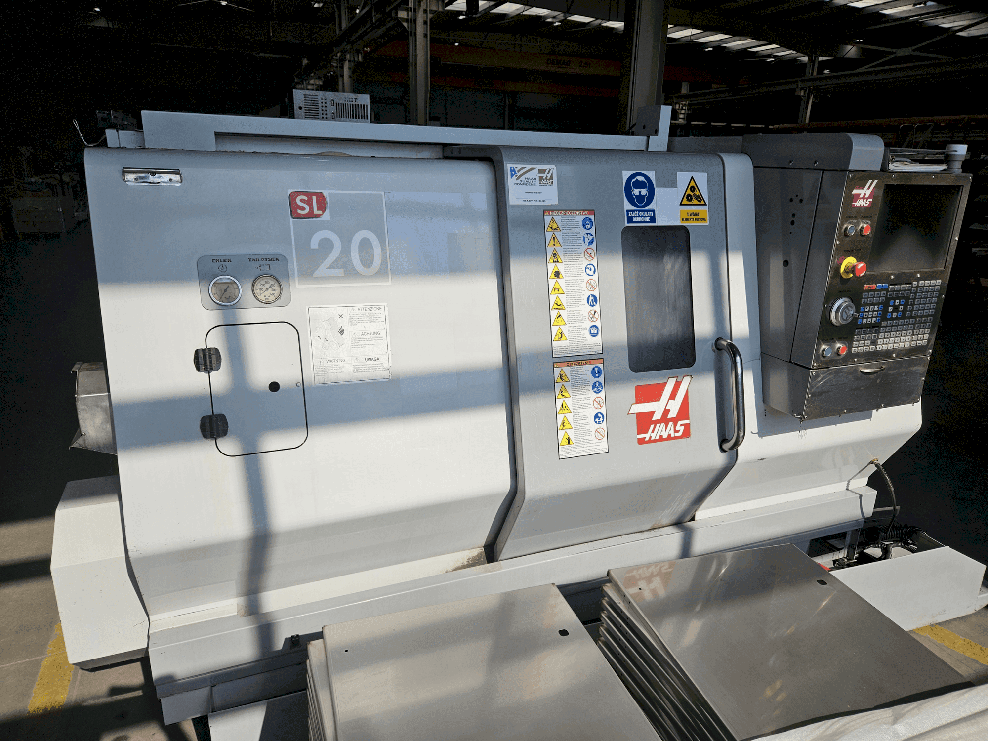 Front view of HAAS SL-20 TBHE machine