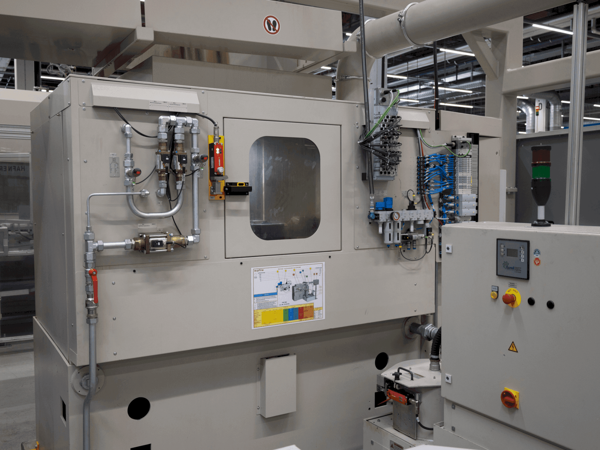 Front view of SUPFINA LCM 220/4-220/3 machine