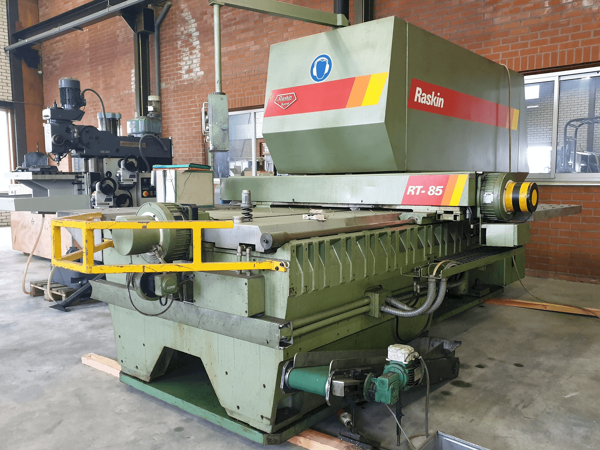 Right view of Raskin RT-85 Machine