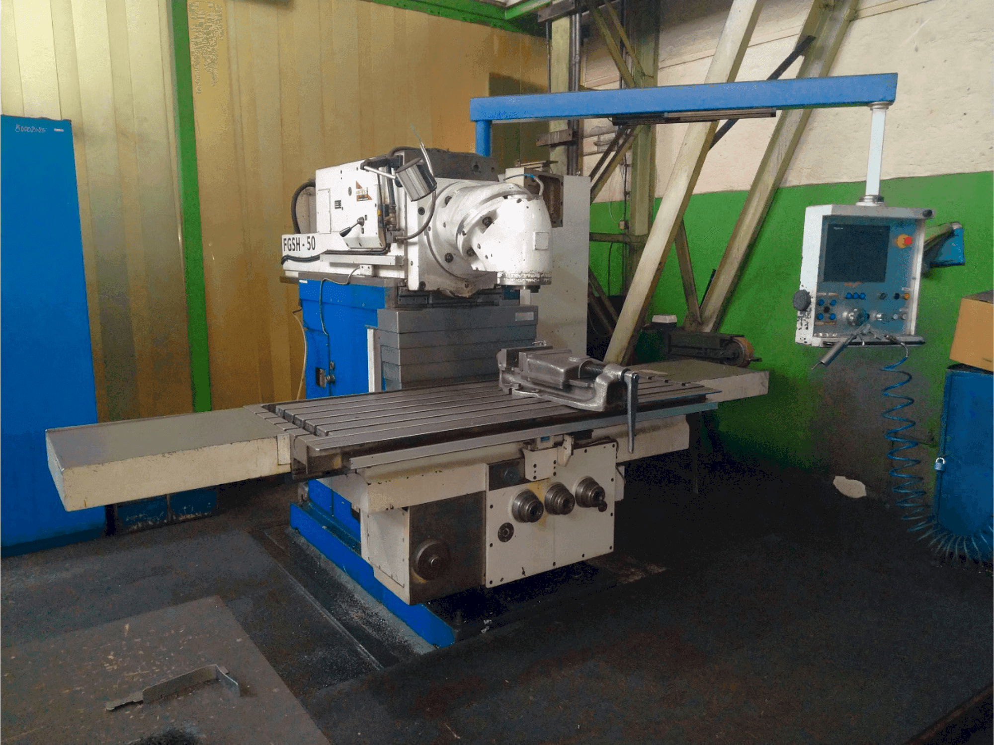 Front view of TOS FGSH 50 machine