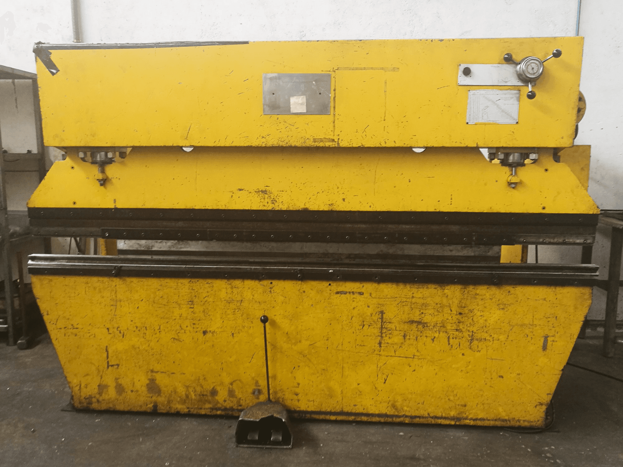 Front view of Ajial 75 Tn machine