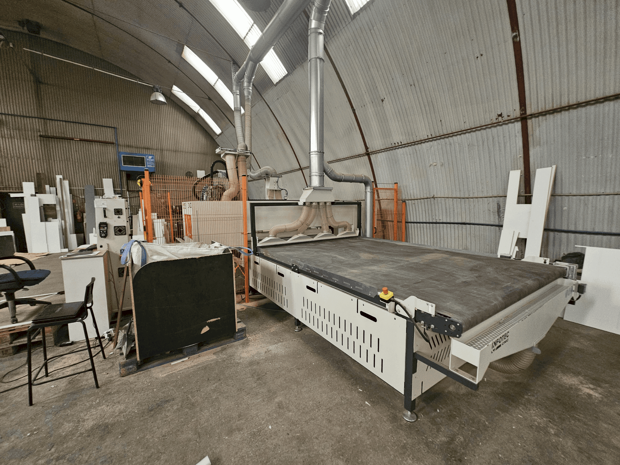 Front view of INFOTEC 3121 PRO EVO machine