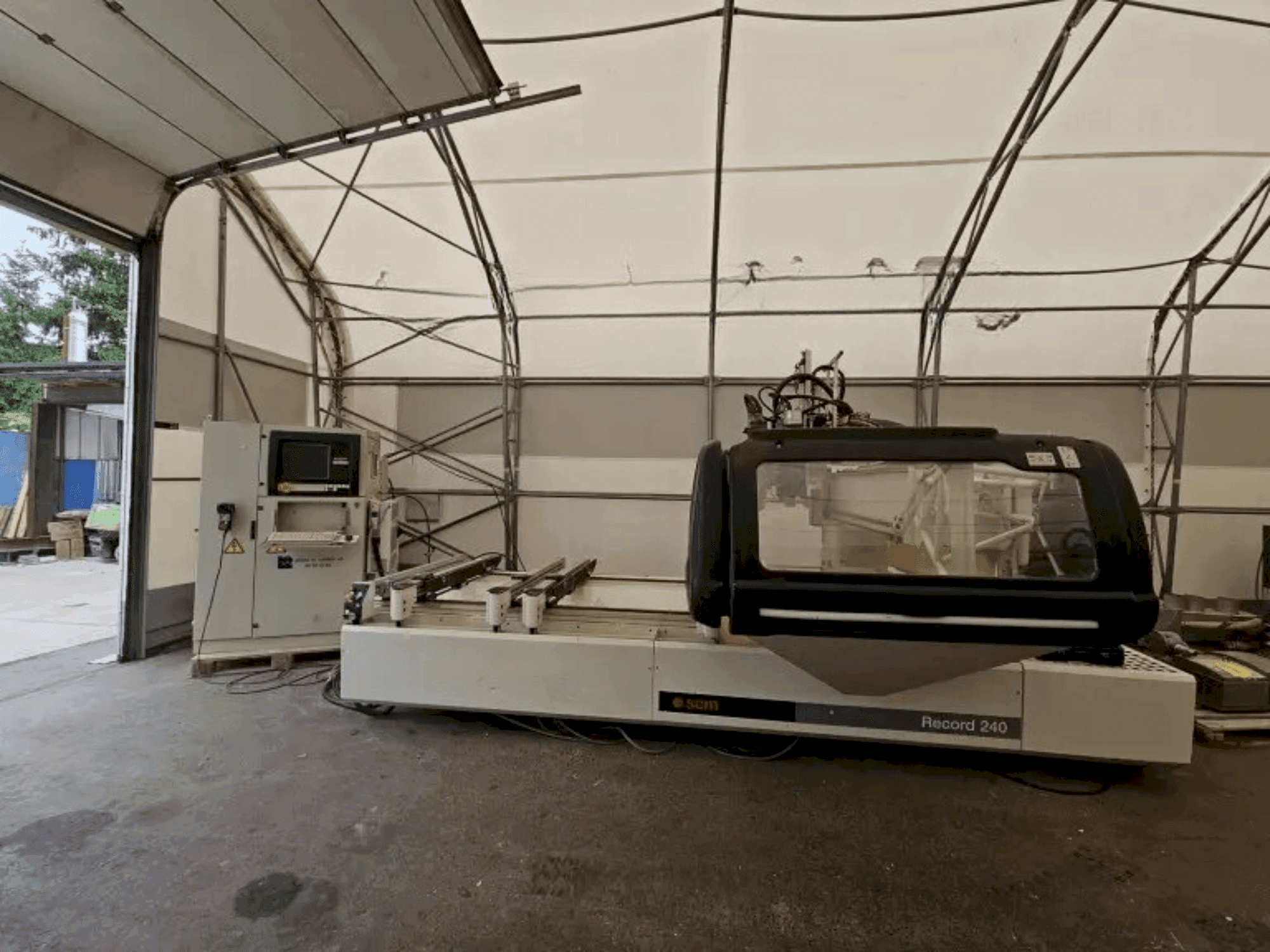 Front view of SCM Record 240 TV machine