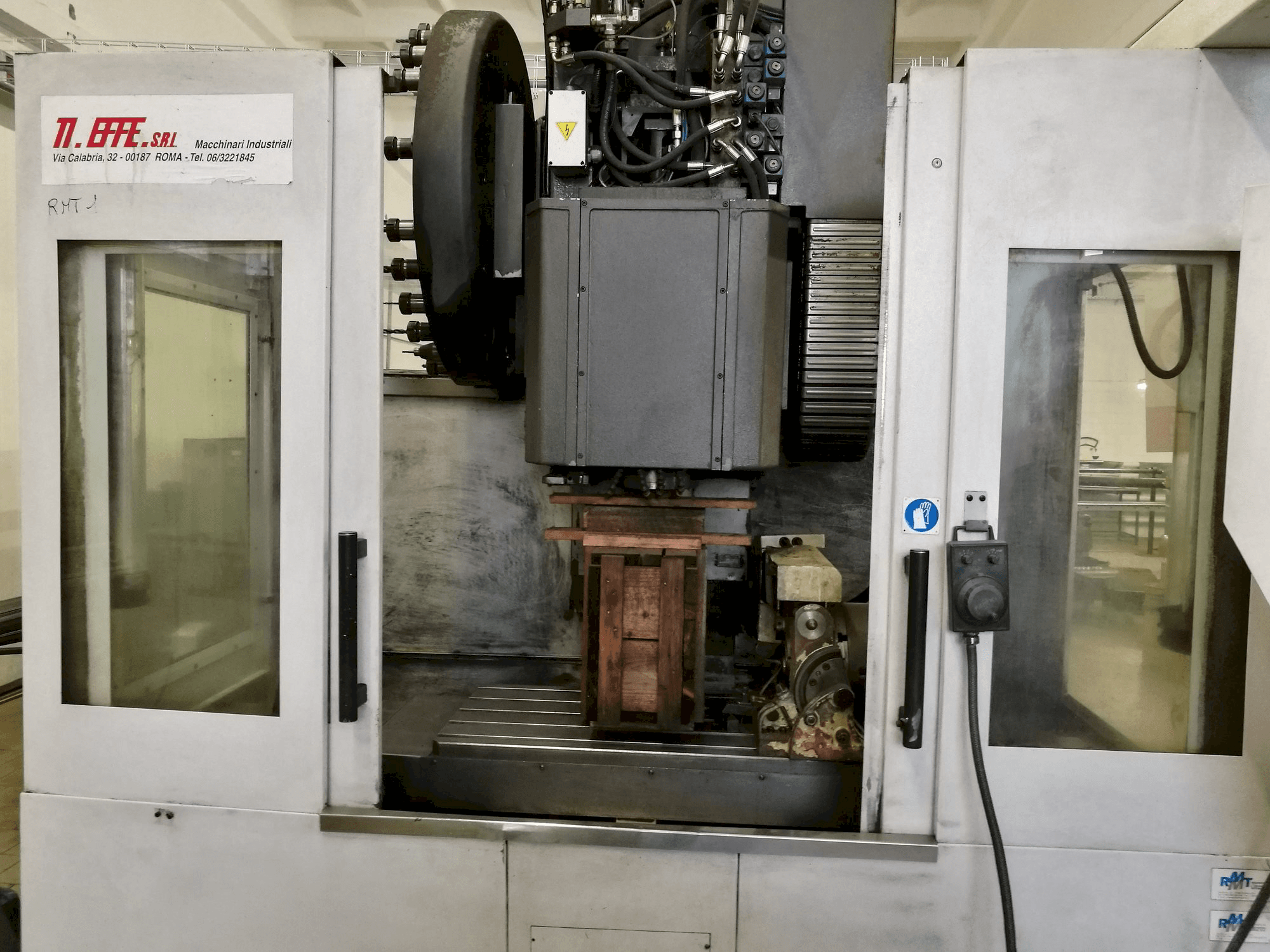 Front view of RMT Kompakt 8 machine