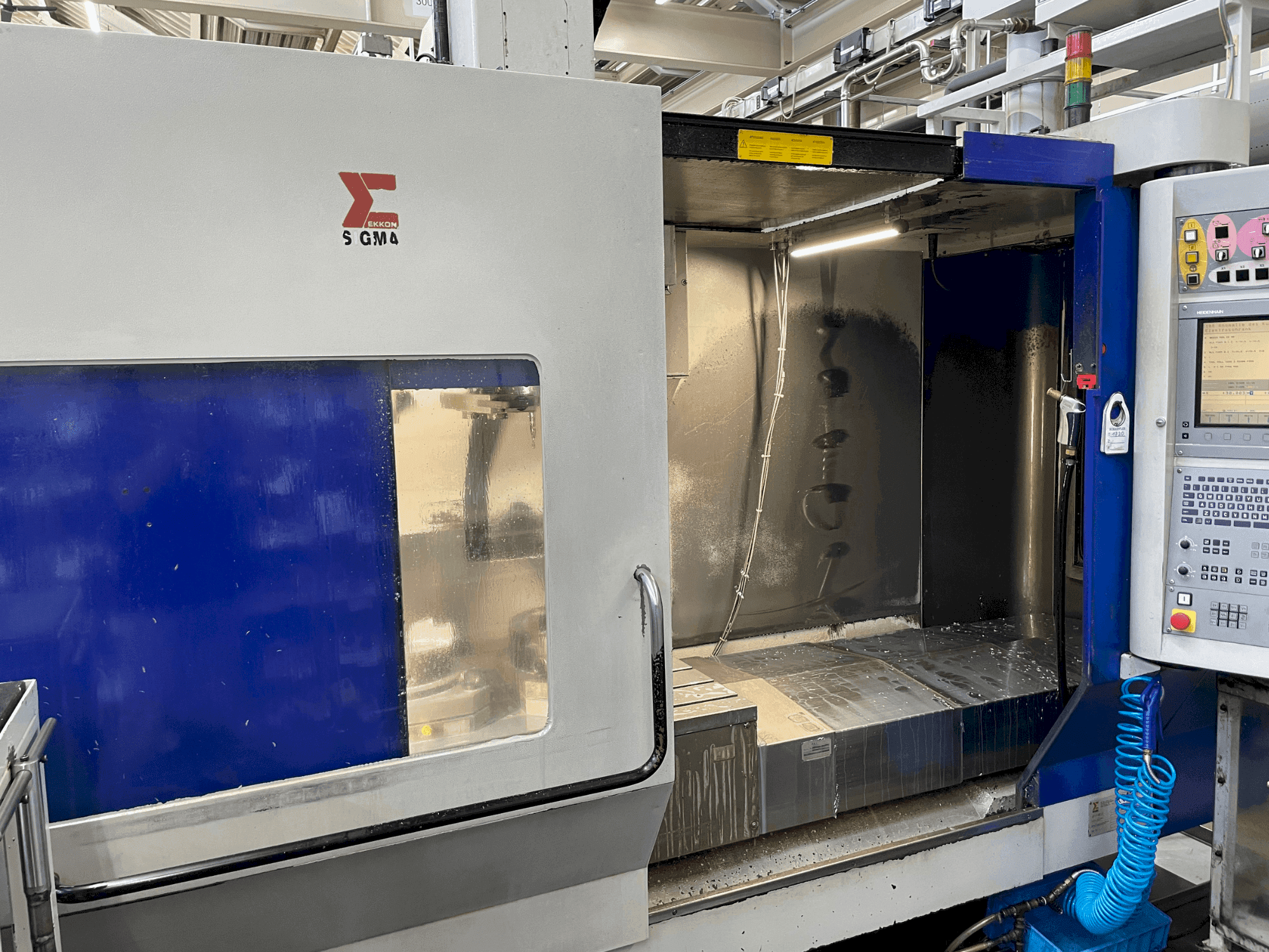 Front view of Sigma Leader 6 machine