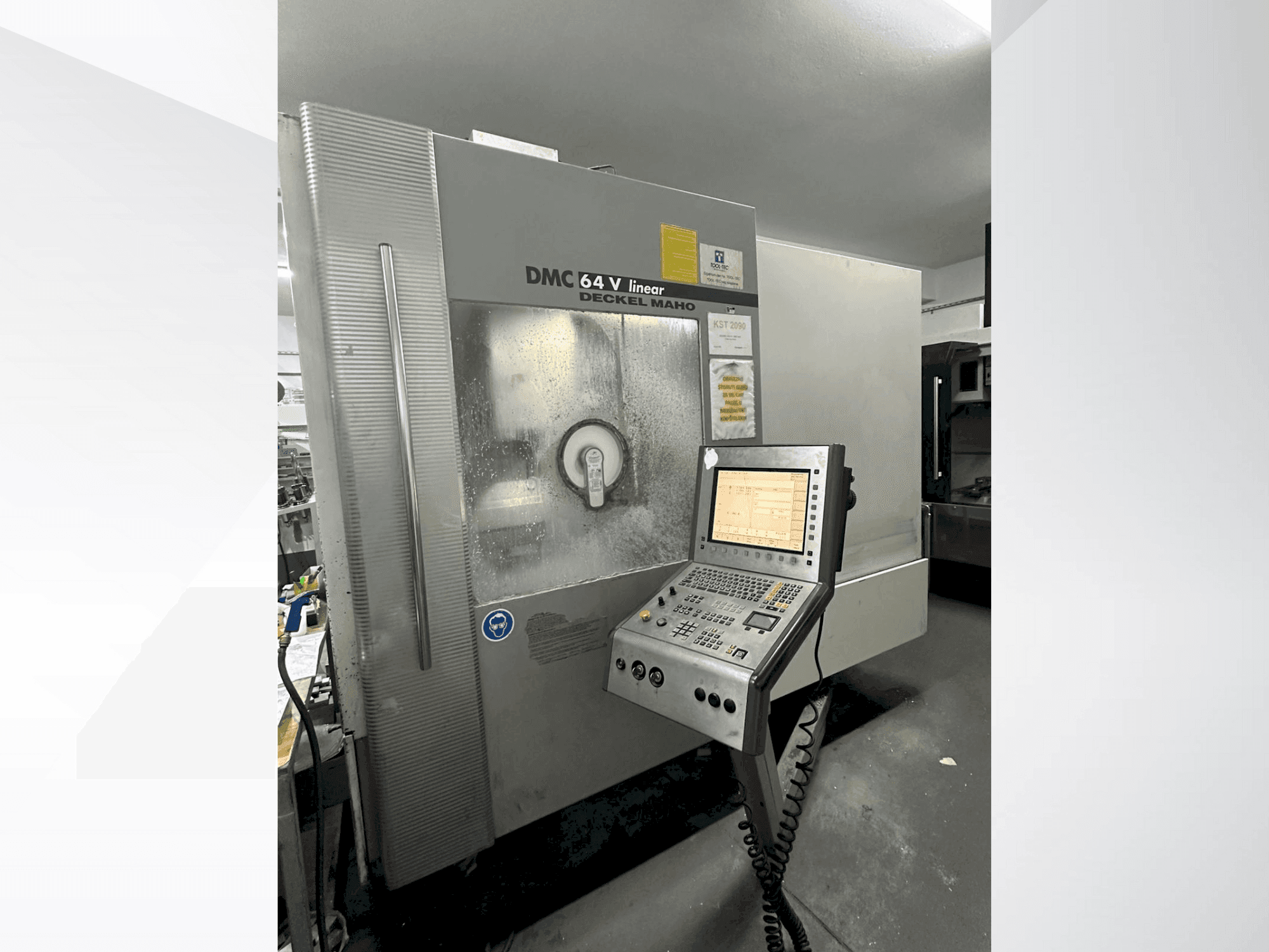 Front view of DECKEL MAHO 64 V Linear machine